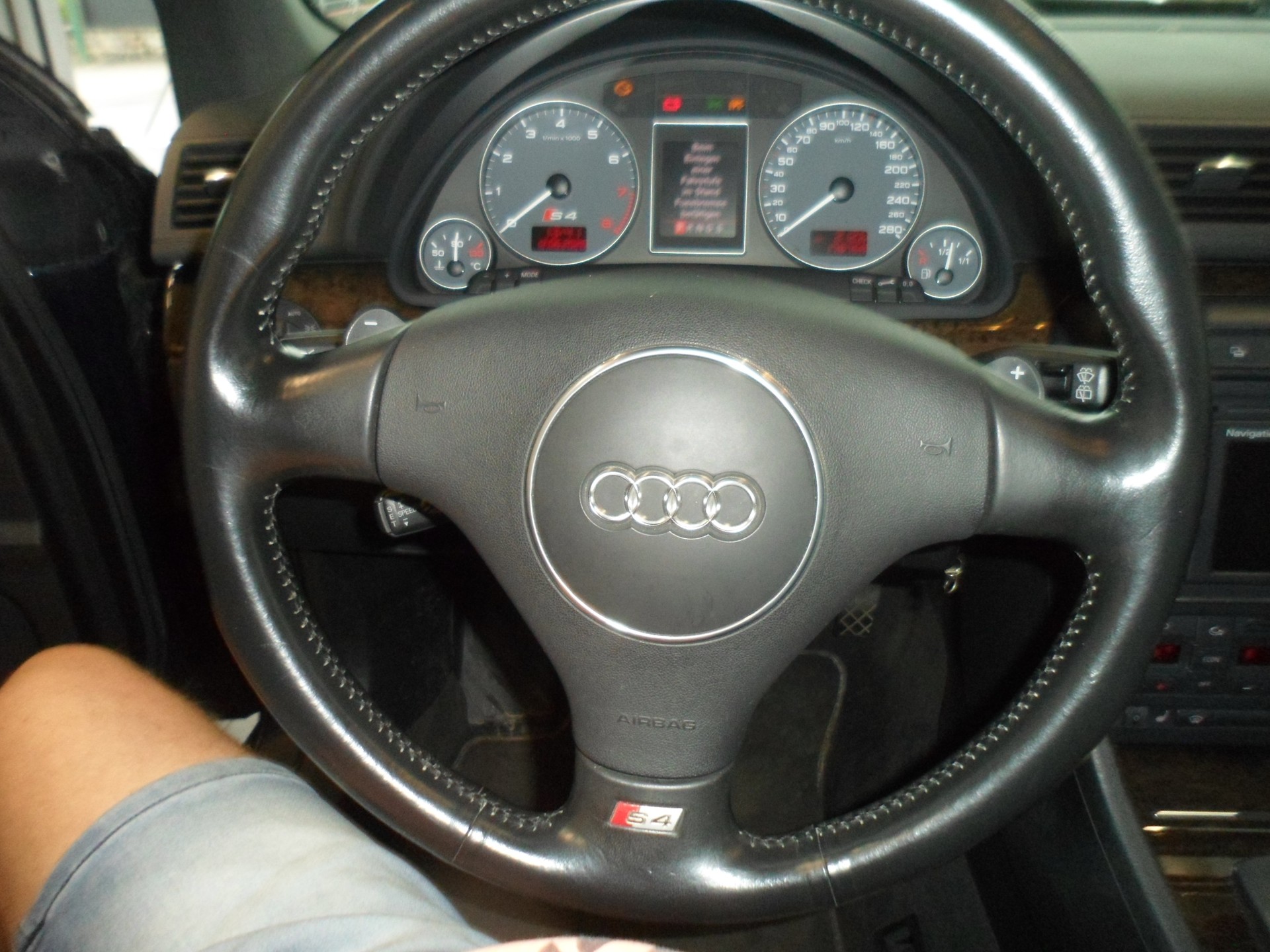 AUDI S4 Avant 4.2 V8 quattro-image-10