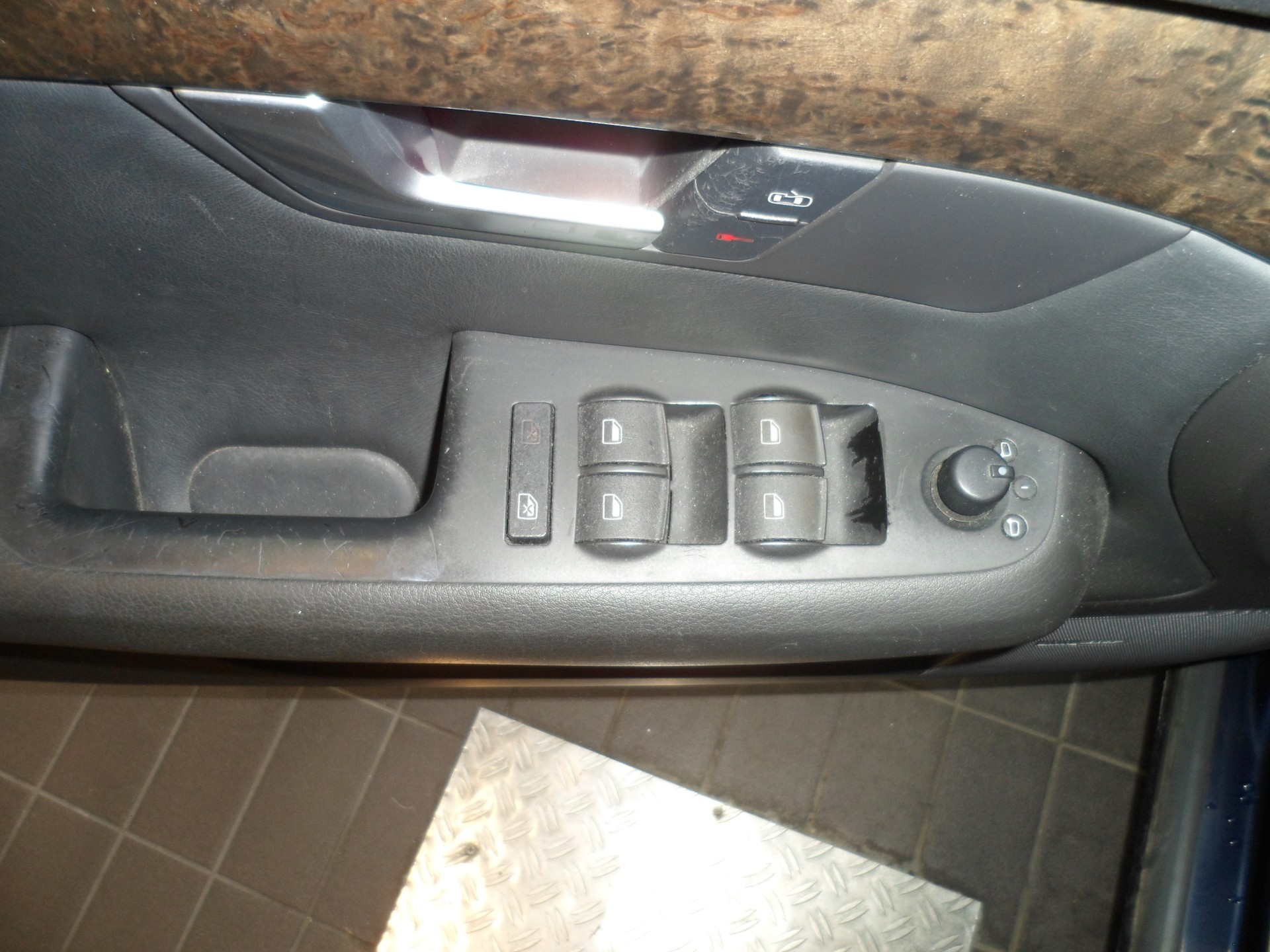AUDI S4 Avant 4.2 V8 quattro-image-12