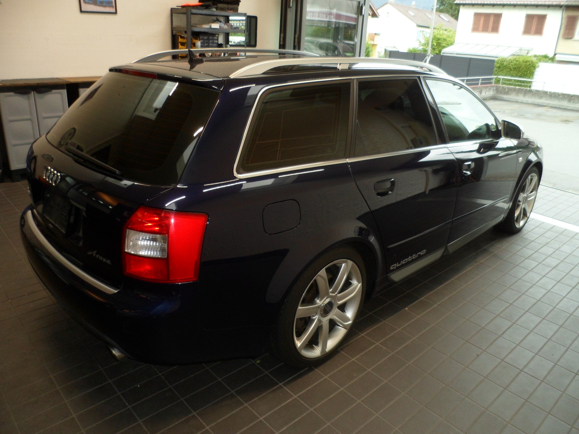 AUDI S4 Avant 4.2 V8 quattro-image-6