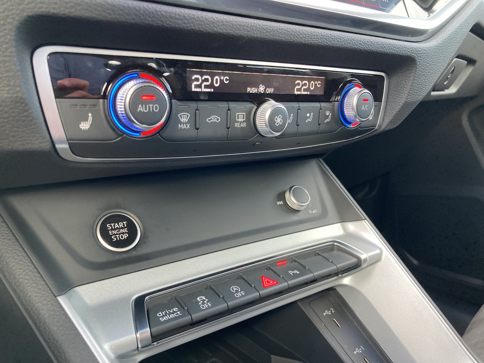 AUDI Q3 Sportback 40 TFSI quattro S-tronic-image-14