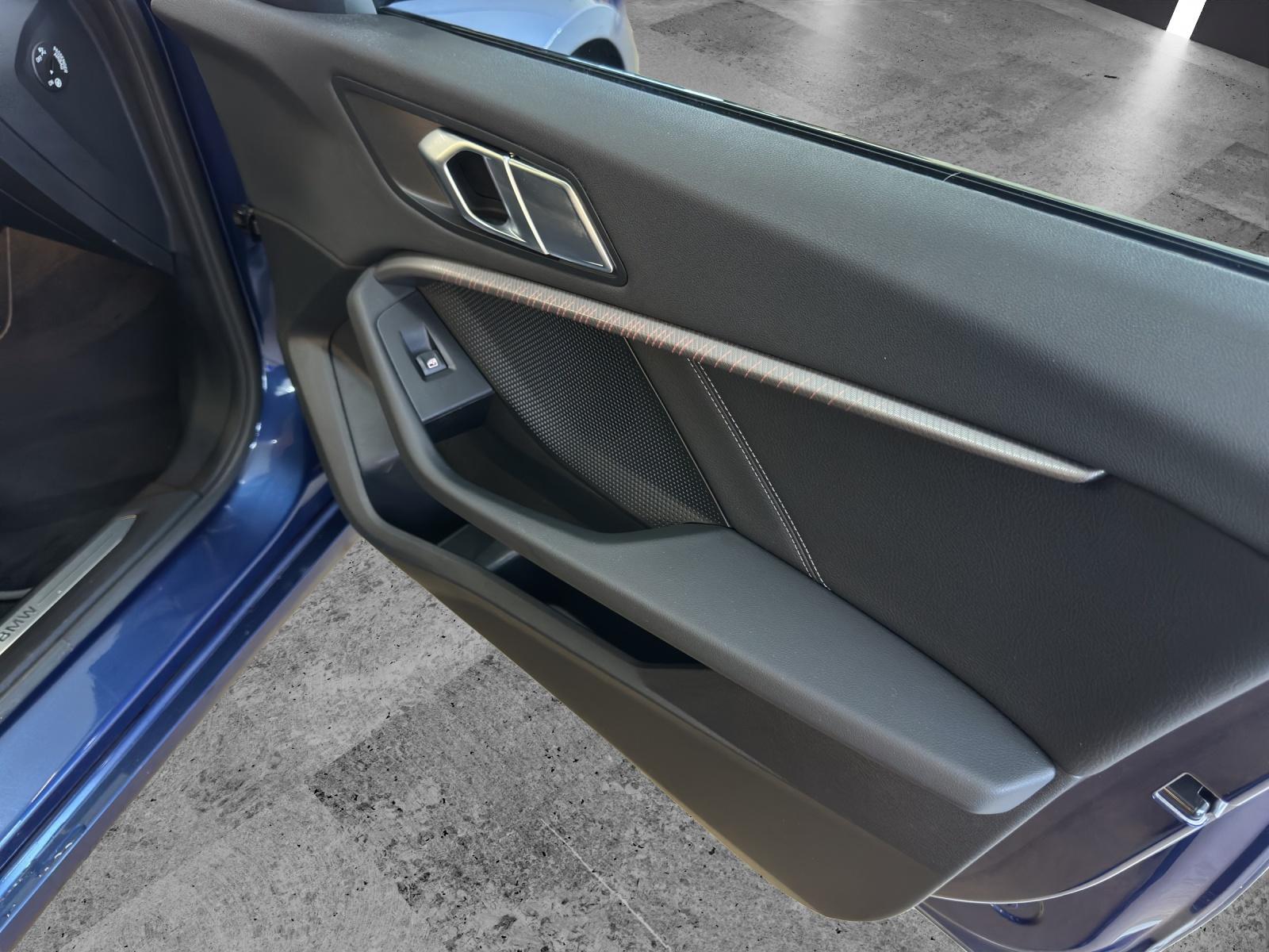BMW 120d xDrive-image-15