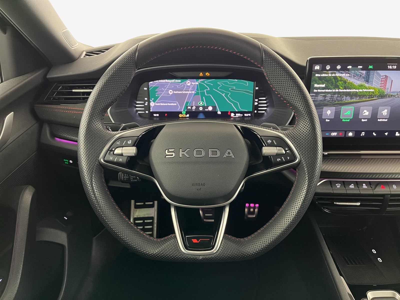 SKODA Octavia Combi 2.0 TSI DSG RS-image-9