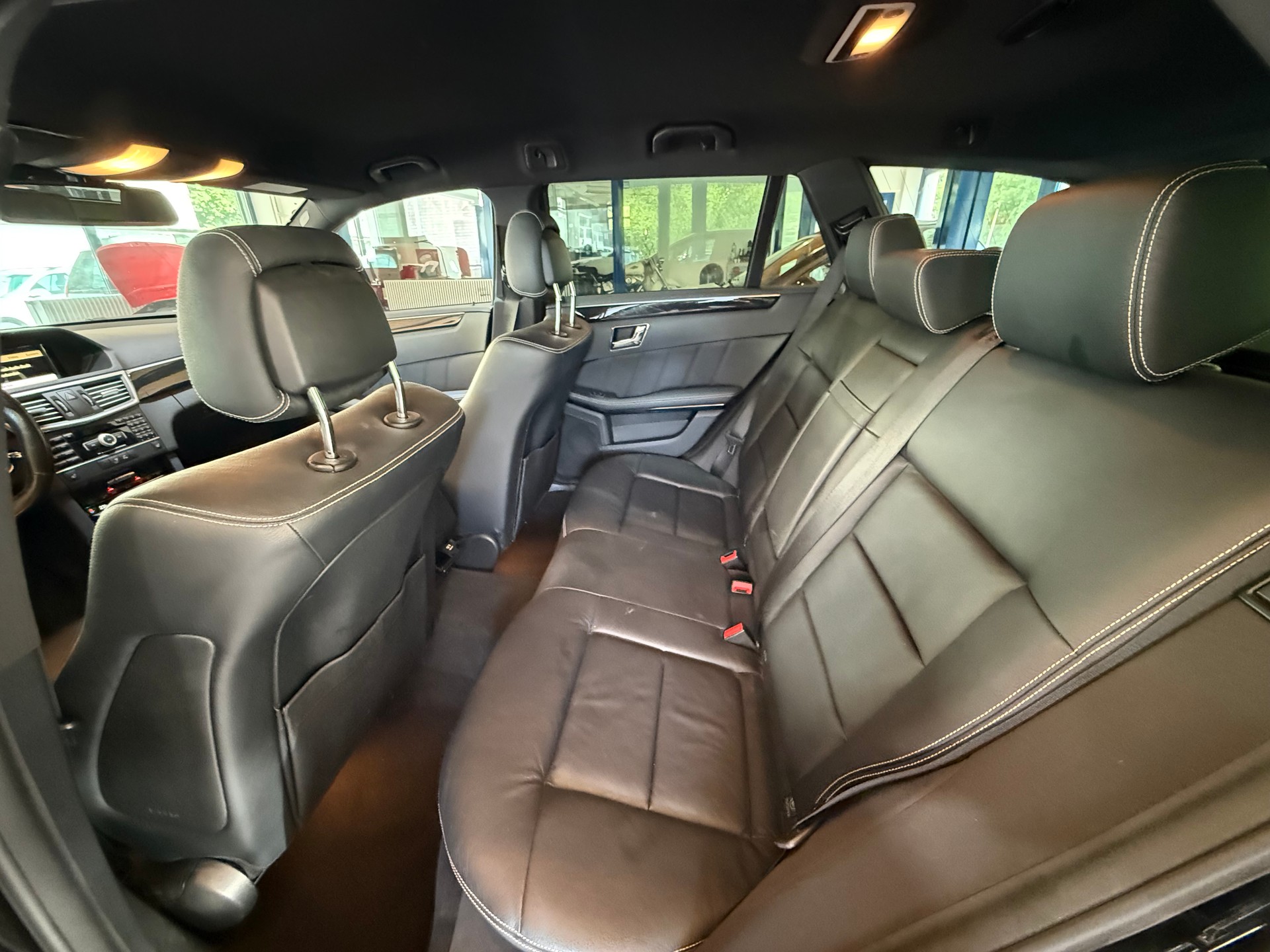 MERCEDES-BENZ E 350 CDI BlueEfficiency 4Matic 7G-Tronic-image-8