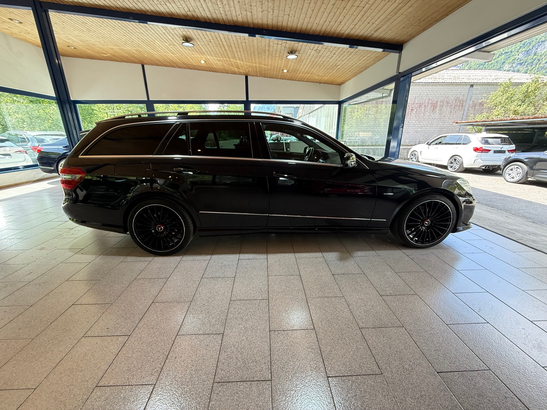 MERCEDES-BENZ E 350 CDI BlueEfficiency 4Matic 7G-Tronic-image-12