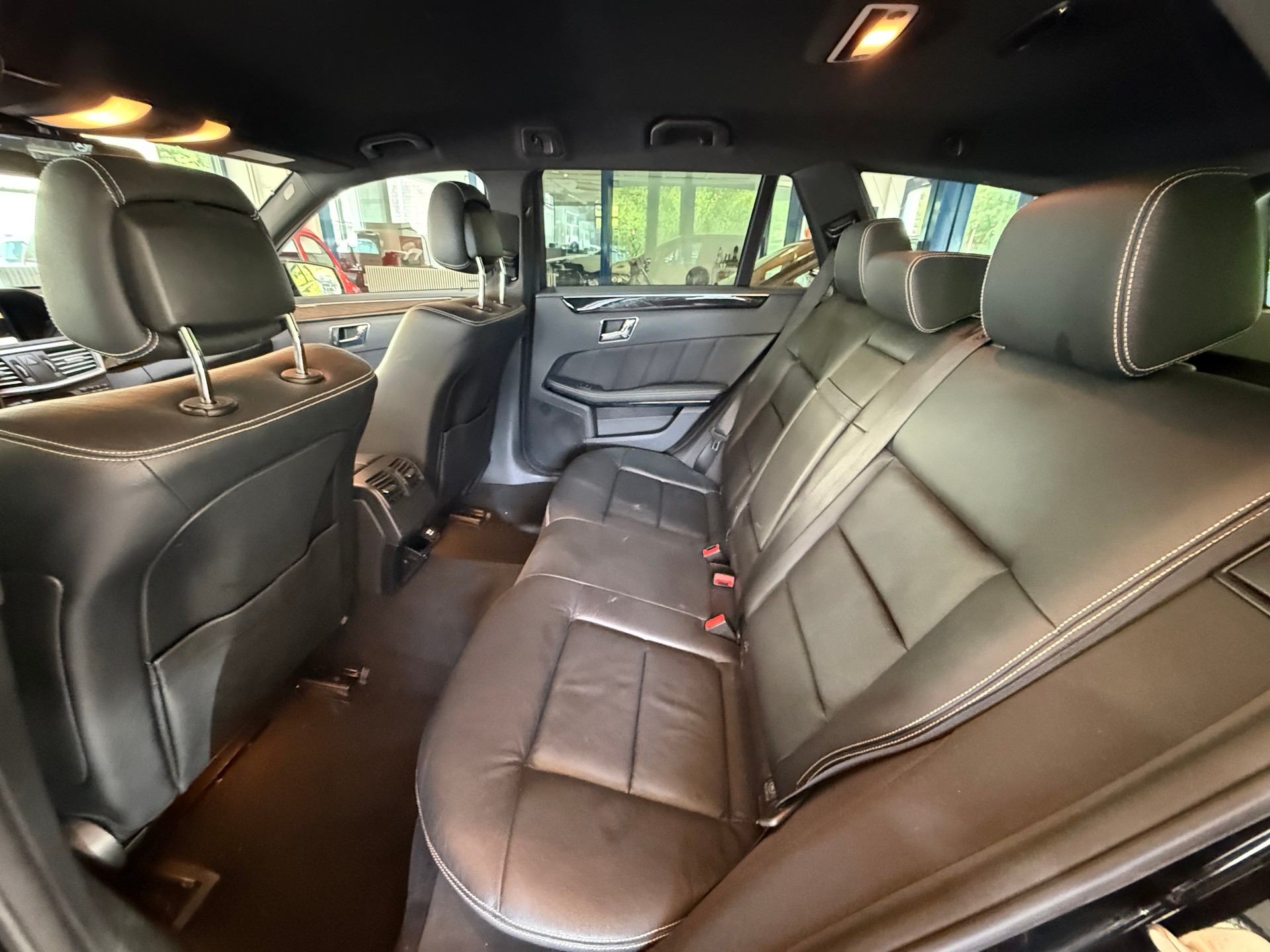 MERCEDES-BENZ E 350 CDI BlueEfficiency 4Matic 7G-Tronic-image-9
