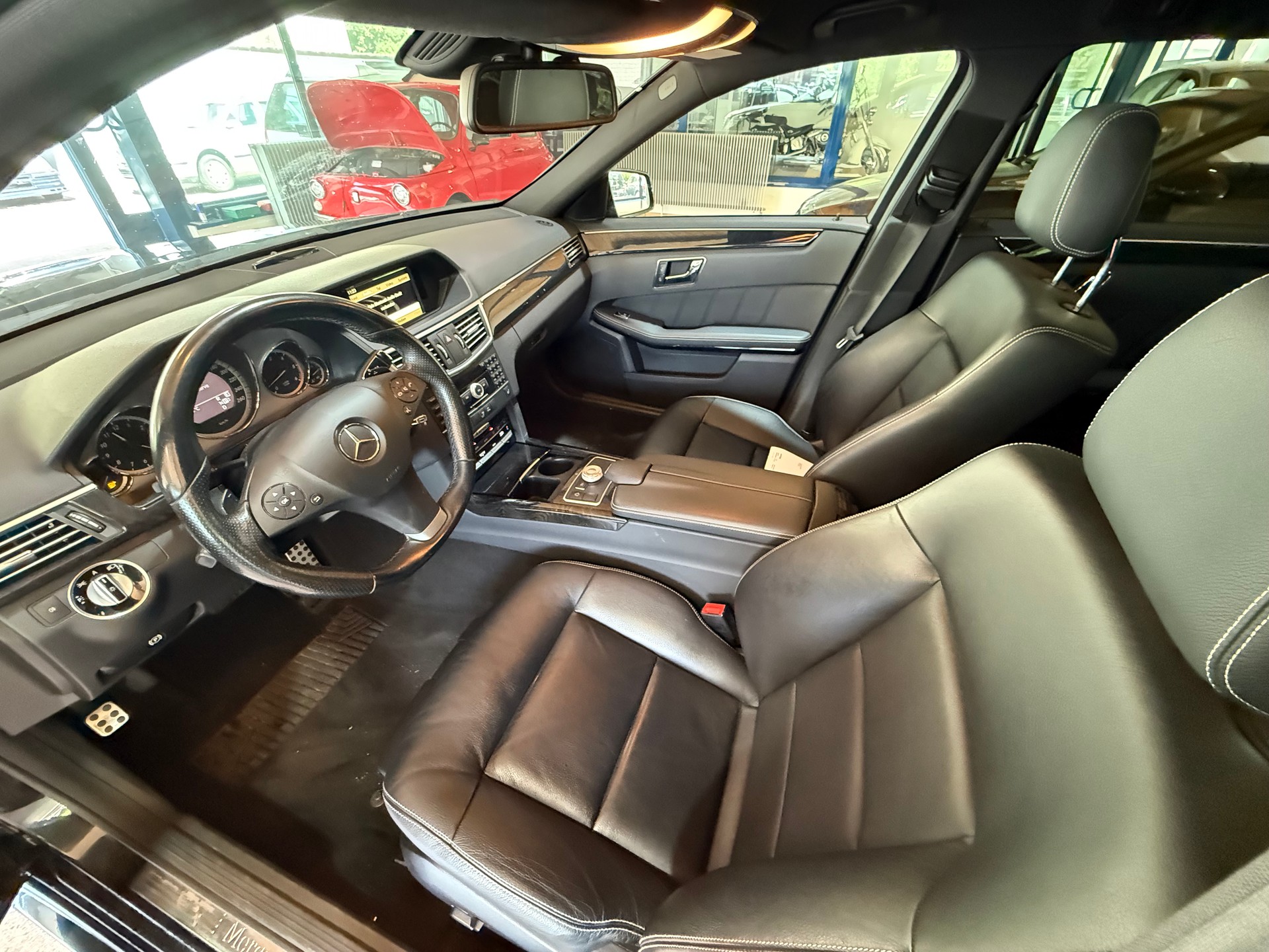 MERCEDES-BENZ E 350 CDI BlueEfficiency 4Matic 7G-Tronic-image-3