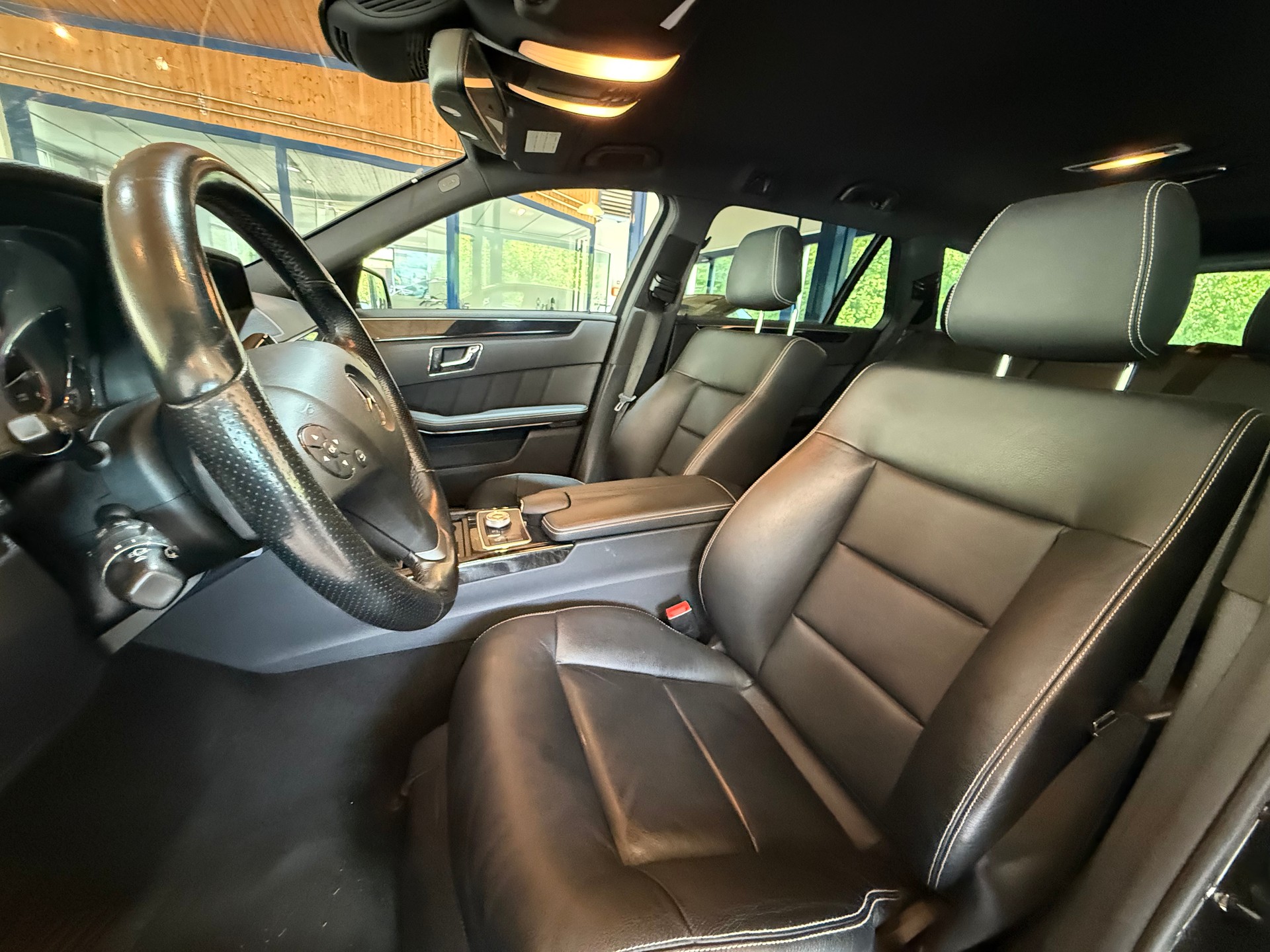 MERCEDES-BENZ E 350 CDI BlueEfficiency 4Matic 7G-Tronic-image-4