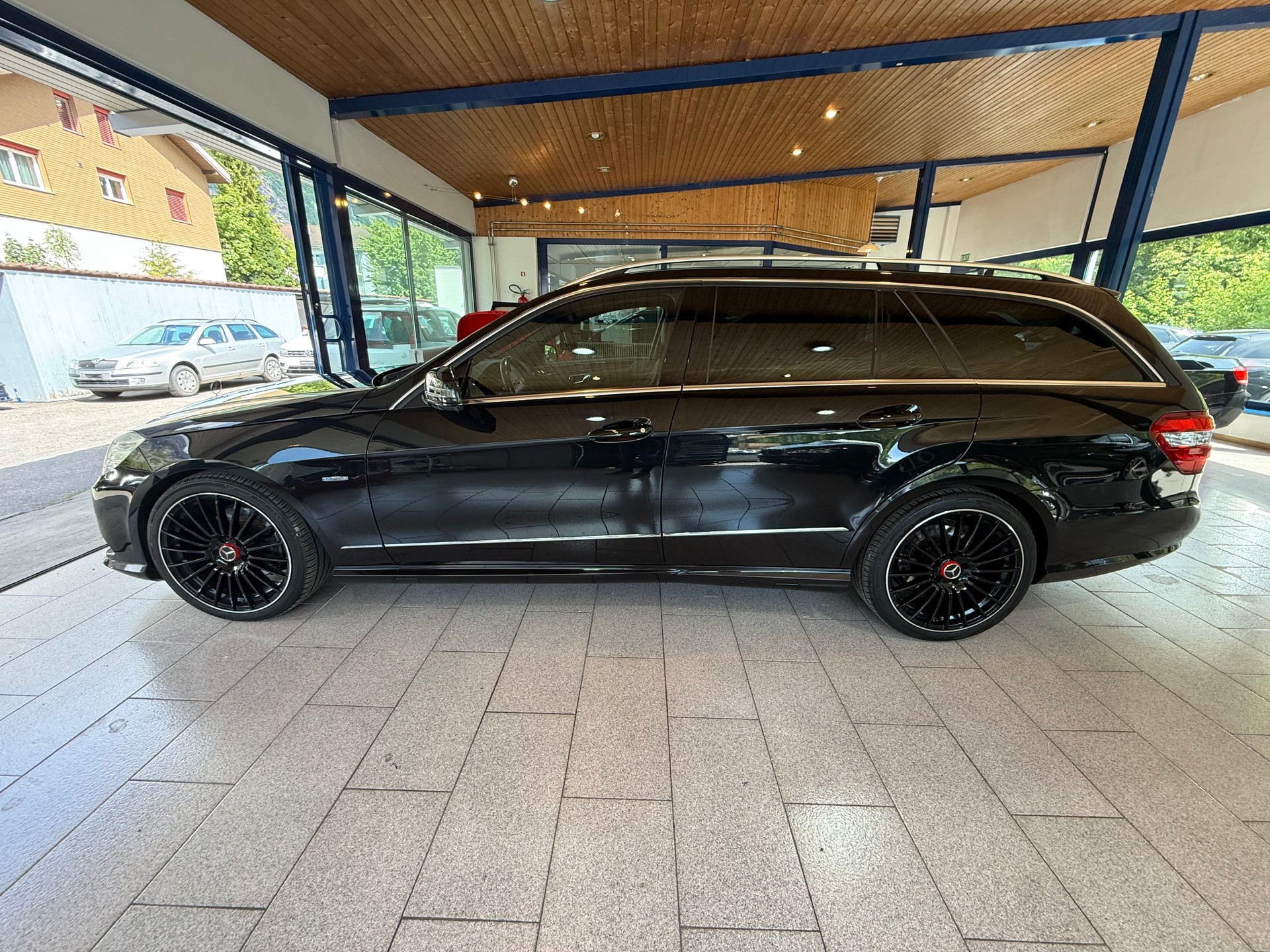 MERCEDES-BENZ E 350 CDI BlueEfficiency 4Matic 7G-Tronic-image-11