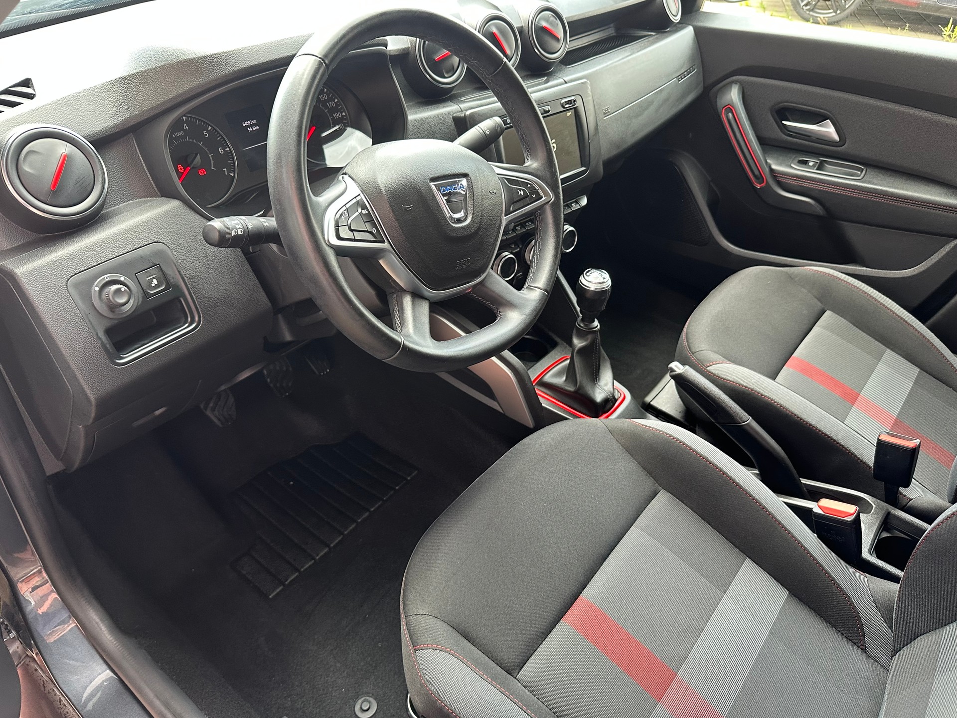 DACIA Duster SCe 115 Ultimate 4x4-image-8