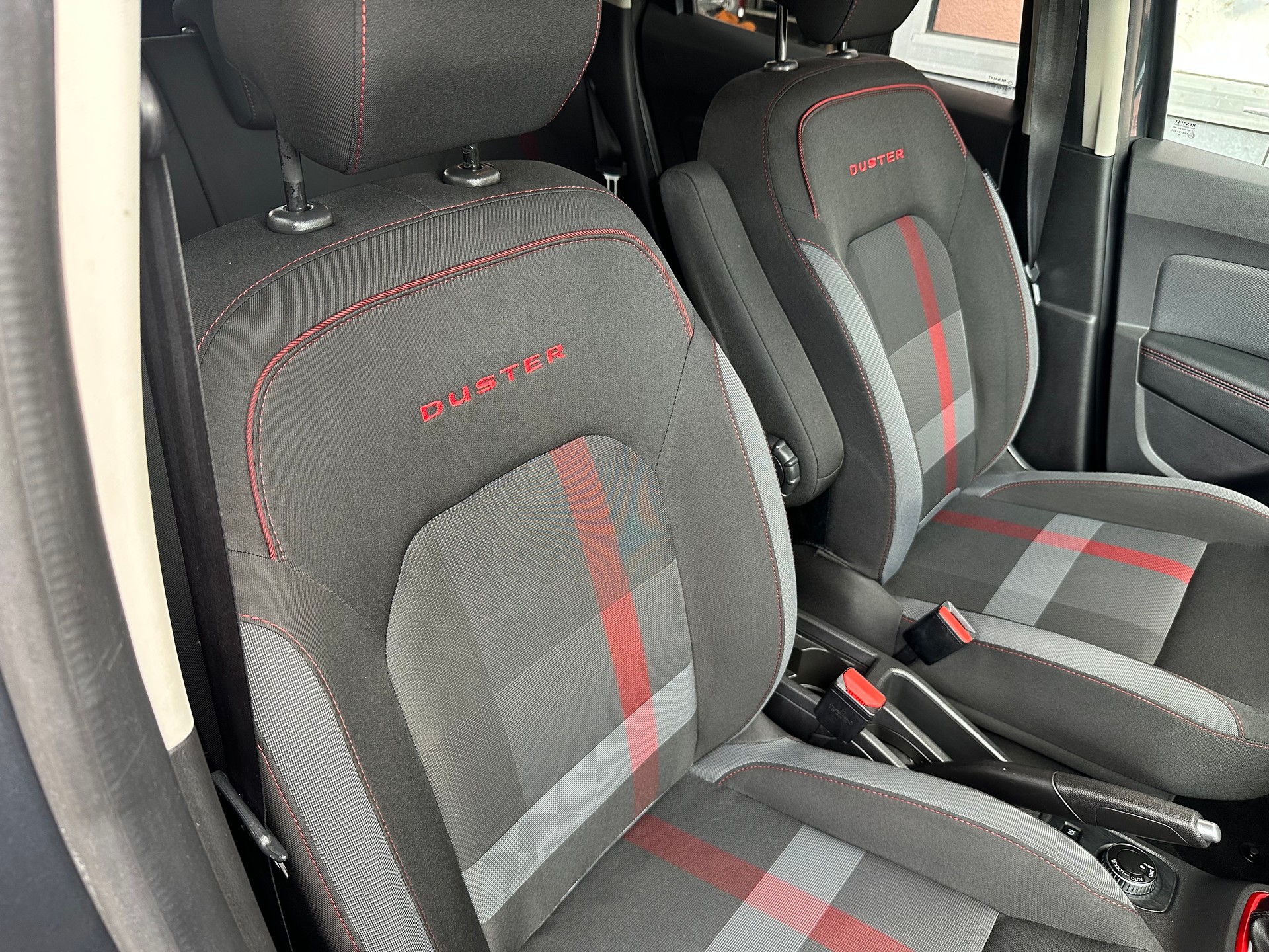 DACIA Duster SCe 115 Ultimate 4x4-image-10