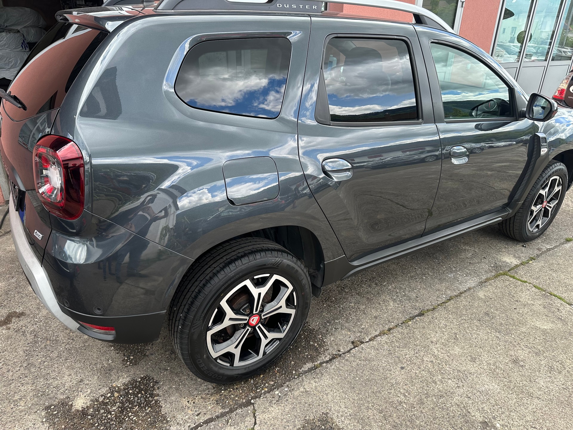 DACIA Duster SCe 115 Ultimate 4x4-image-2