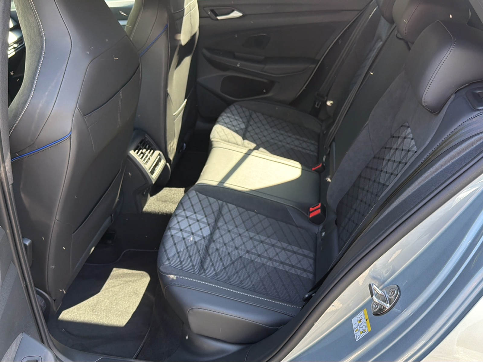 VW Golf 2.0 TSI R-Line DSG 4 Motion-image-1