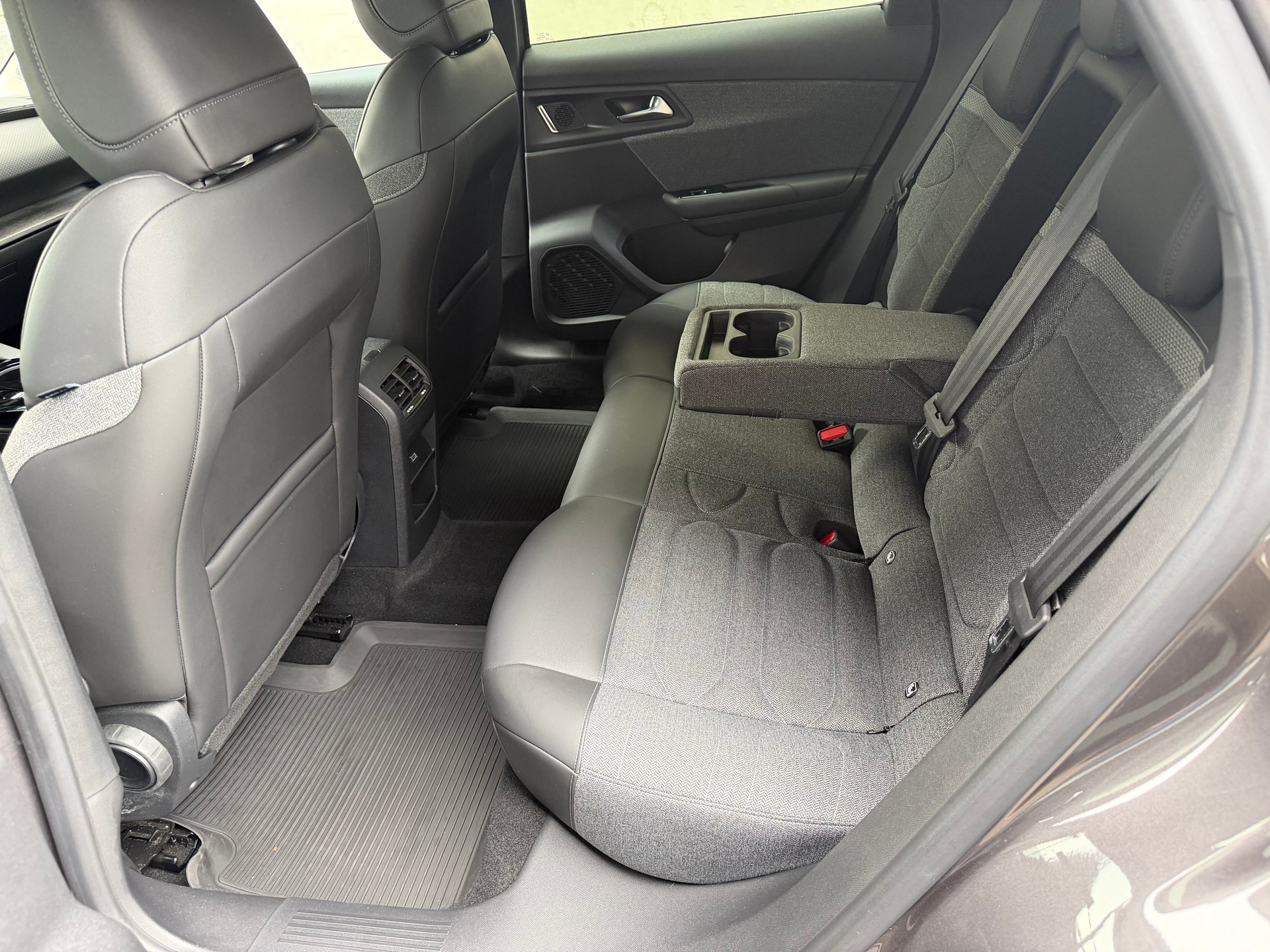 CITROEN C5 X 1.6i PHEV Shine e-EAT8-image-7