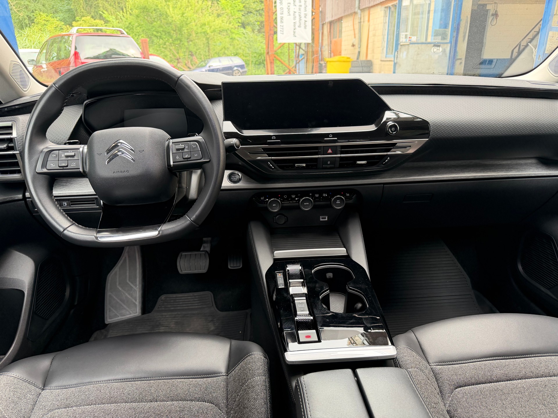 CITROEN C5 X 1.6i PHEV Shine e-EAT8-image-1
