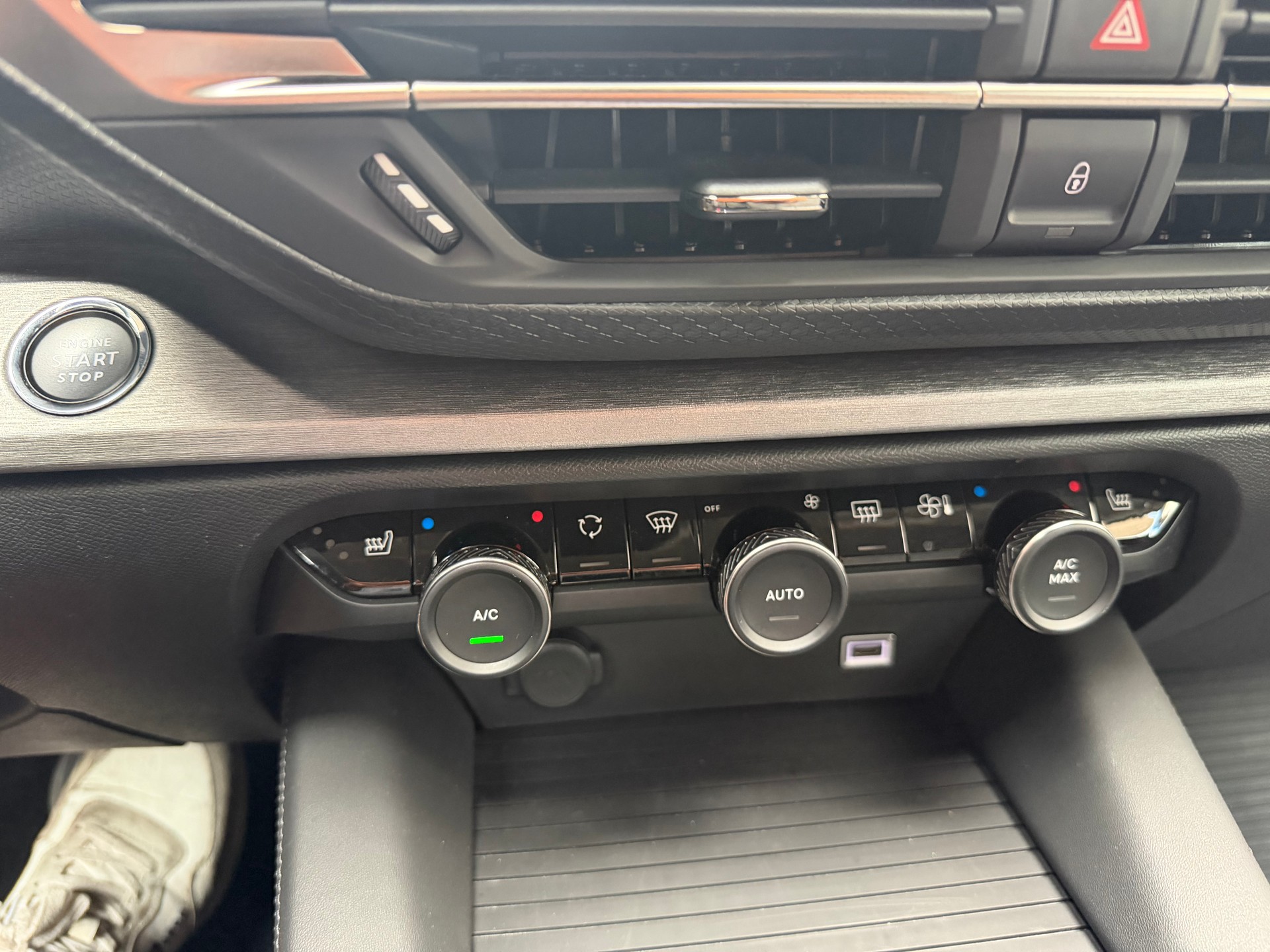 CITROEN C5 X 1.6i PHEV Shine e-EAT8-image-10