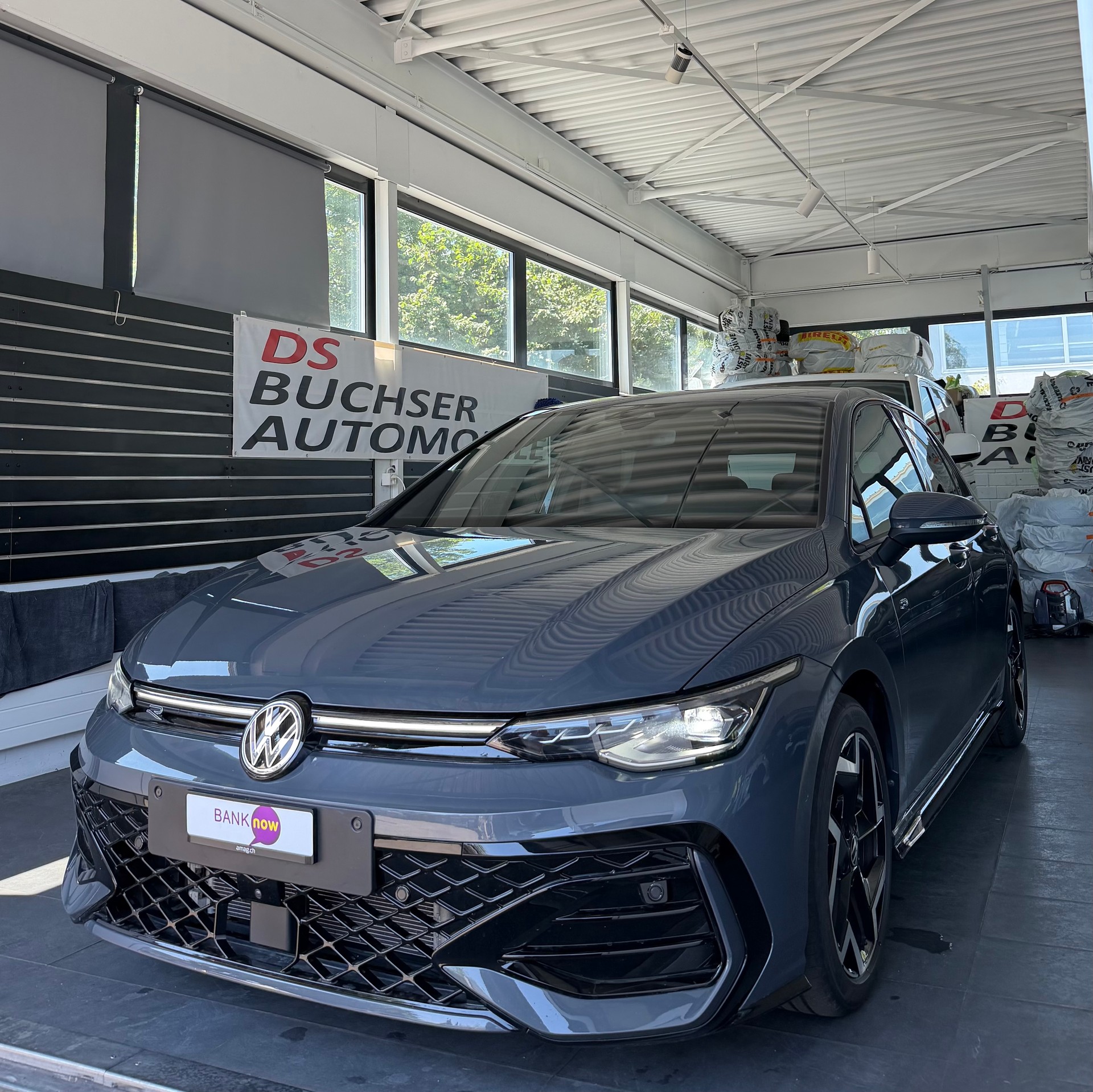 VW Golf VIII 2.0 TSI R-Line DSG 4motion-image-1