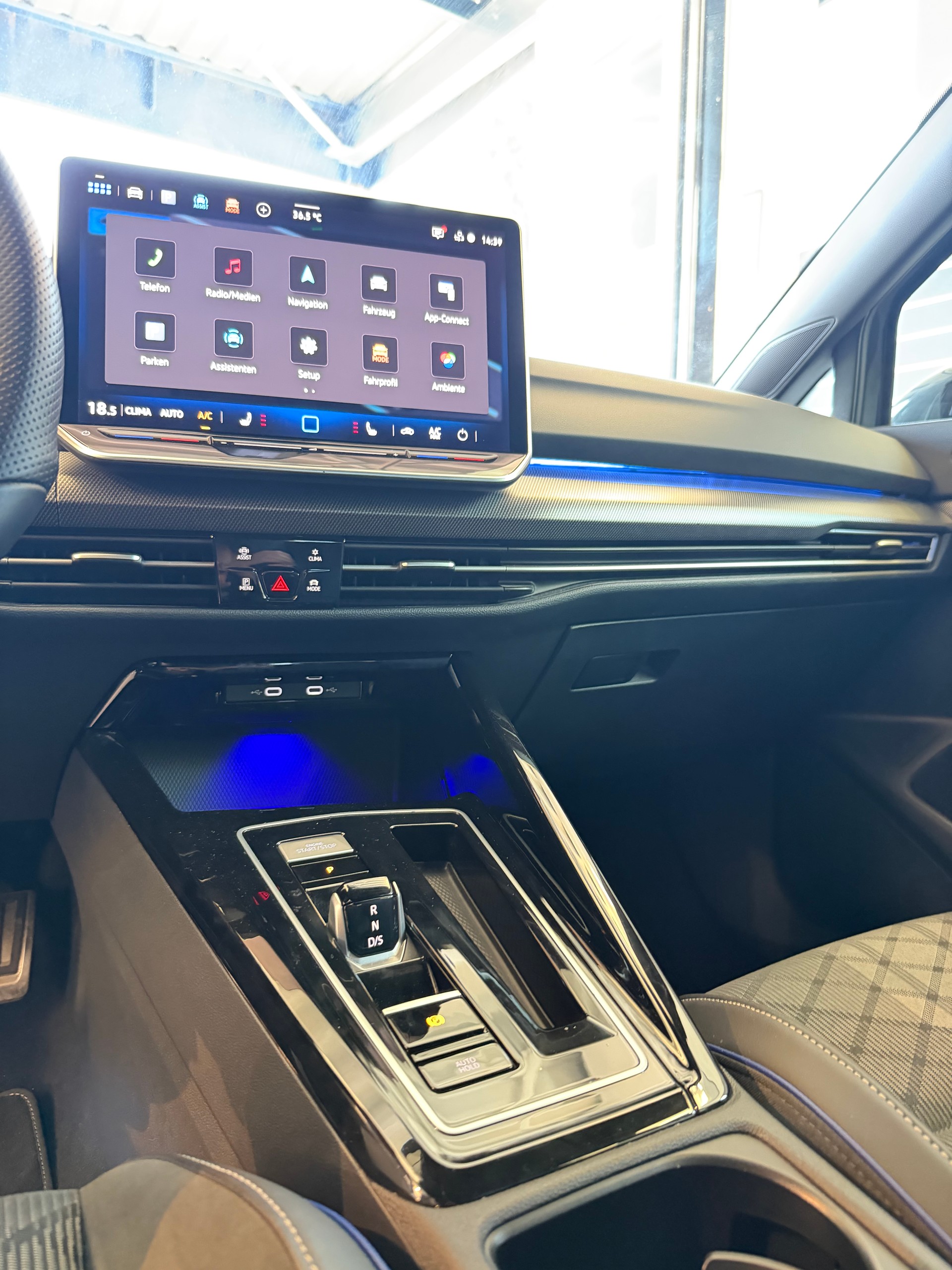 VW Golf VIII 2.0 TSI R-Line DSG 4motion-image-14