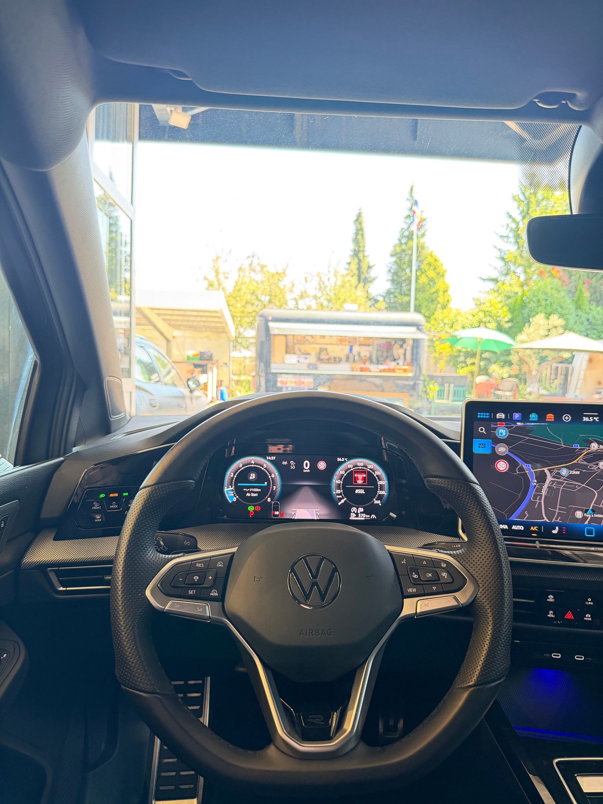VW Golf VIII 2.0 TSI R-Line DSG 4motion-image-9