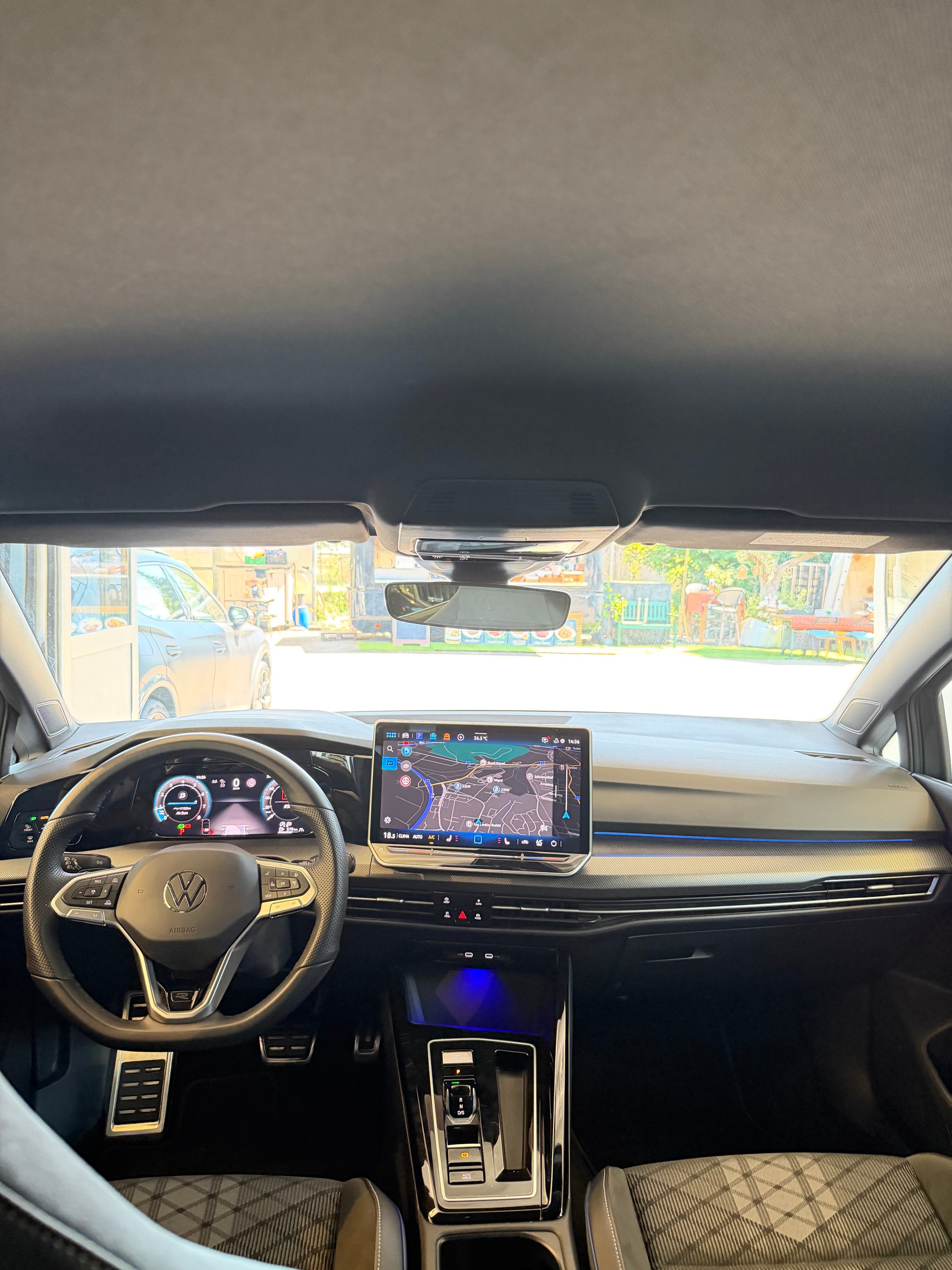 VW Golf VIII 2.0 TSI R-Line DSG 4motion-image-8