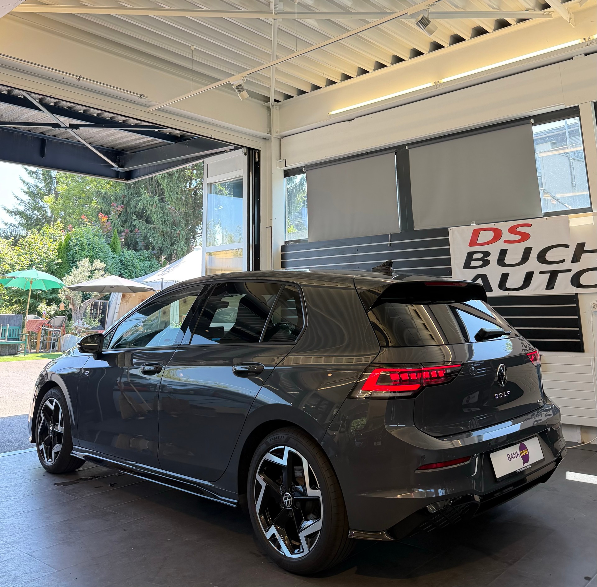 VW Golf VIII 2.0 TSI R-Line DSG 4motion-image-3