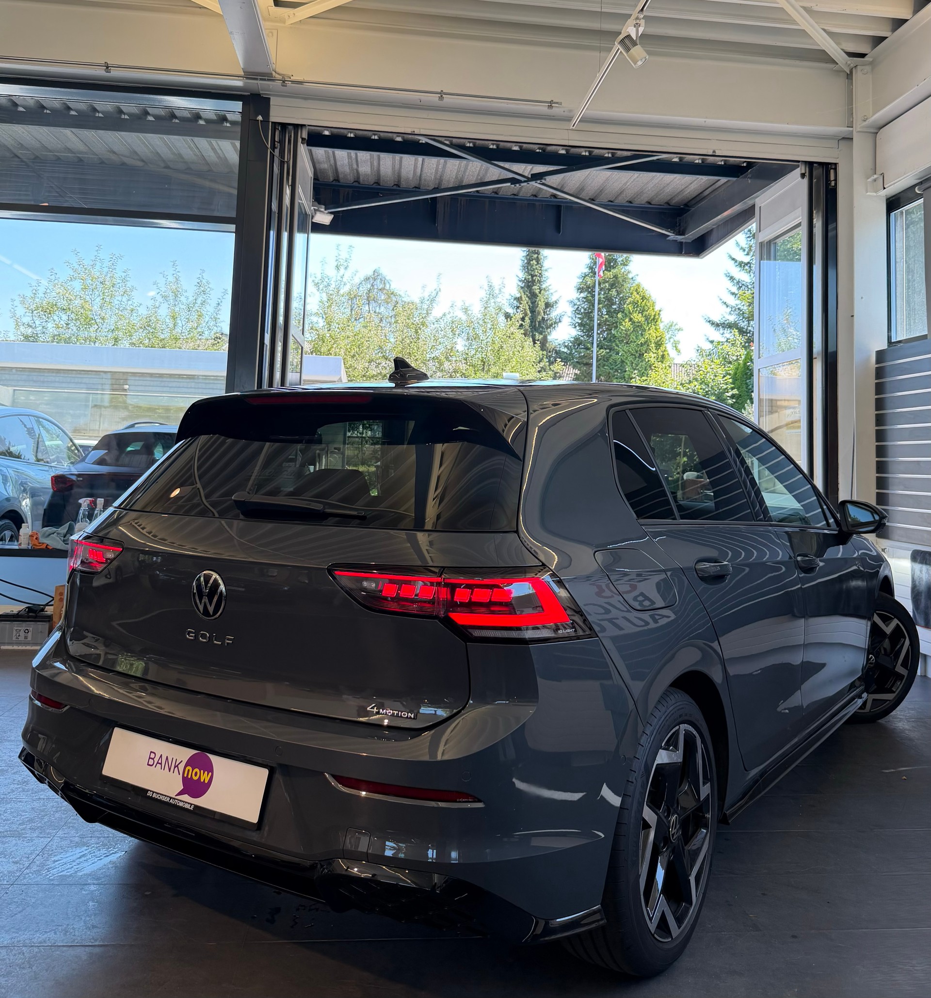 VW Golf VIII 2.0 TSI R-Line DSG 4motion-image-4