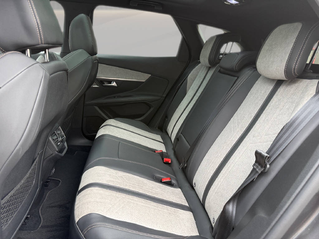 PEUGEOT 3008 Plug-in Hybrid 300ch 4x4 GT Pack-image-6