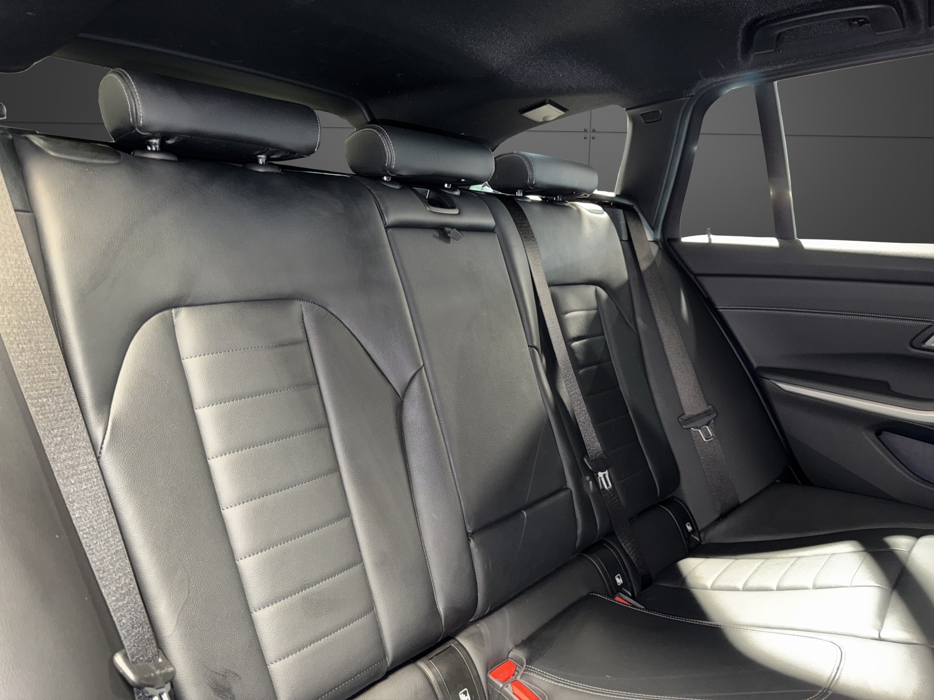 BMW M340i xDrive Touring-image-16