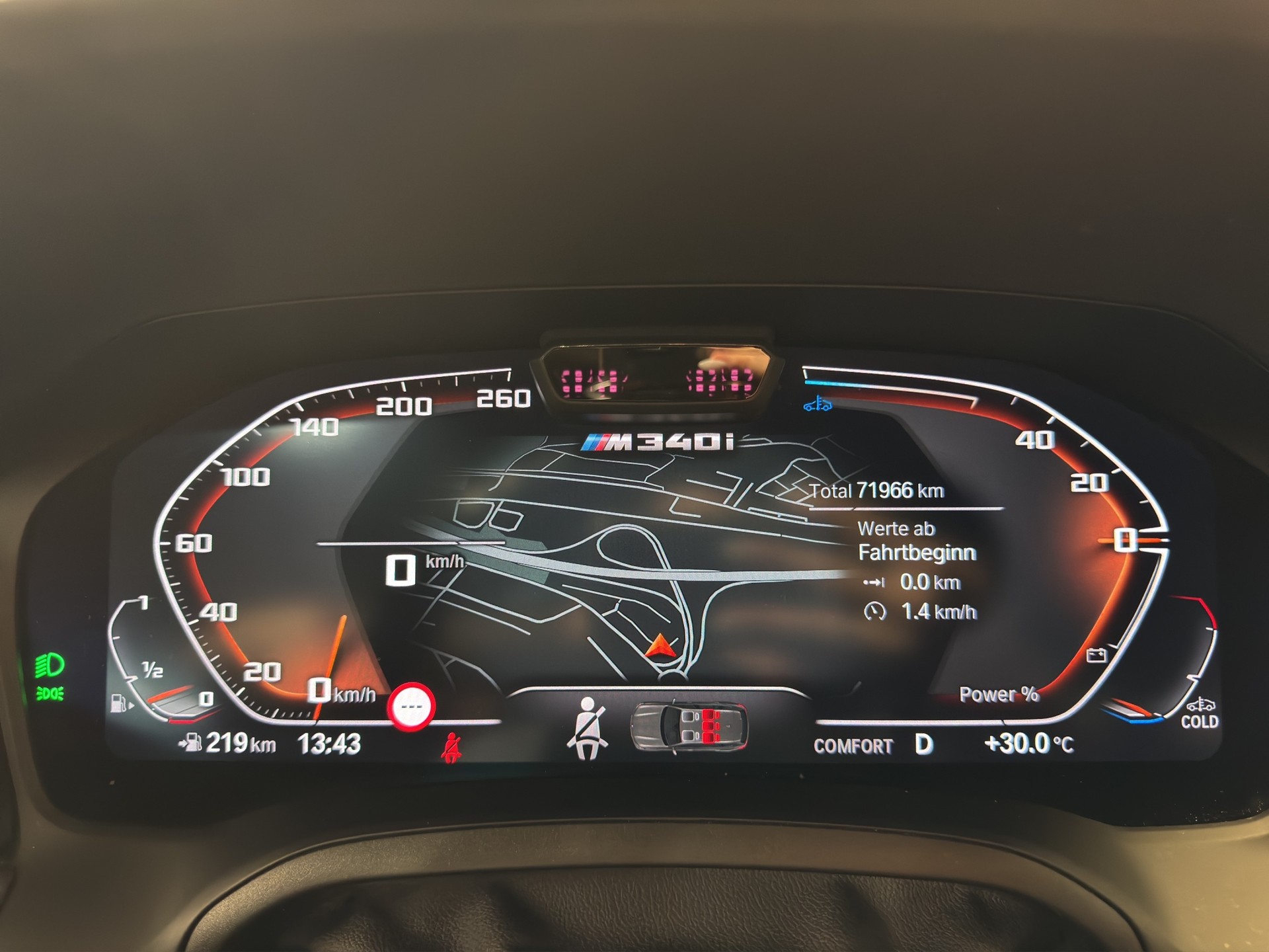 BMW M340i xDrive Touring-image-12