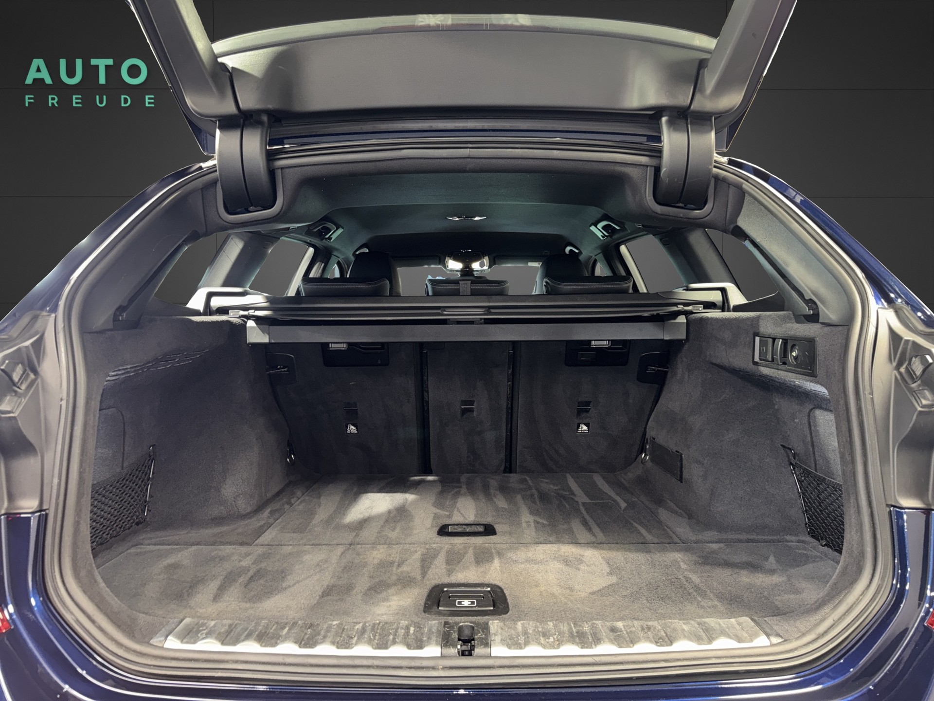 BMW M340i xDrive Touring-image-15