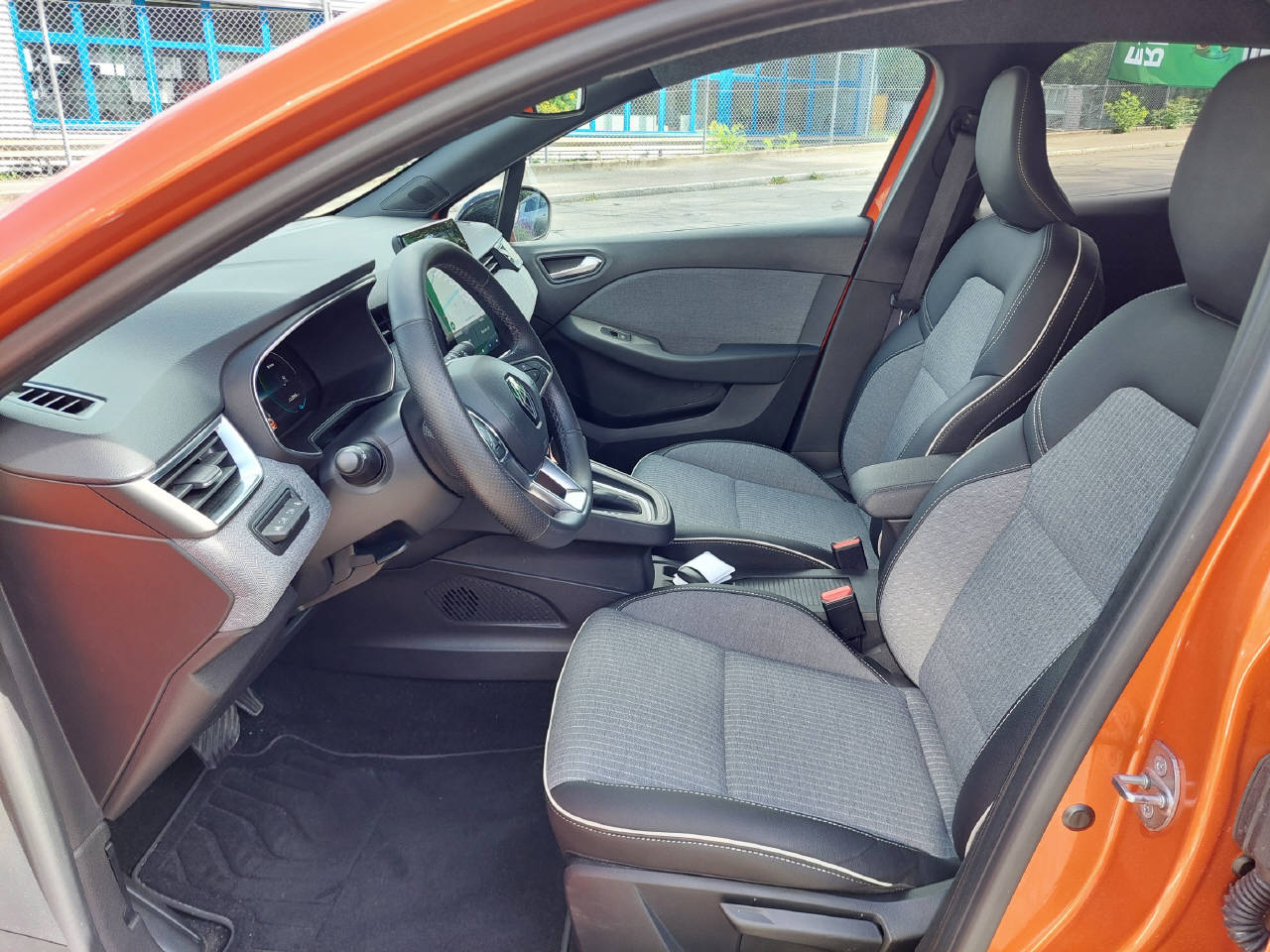 RENAULT Clio 1.6 E-Tech techno 145-image-5