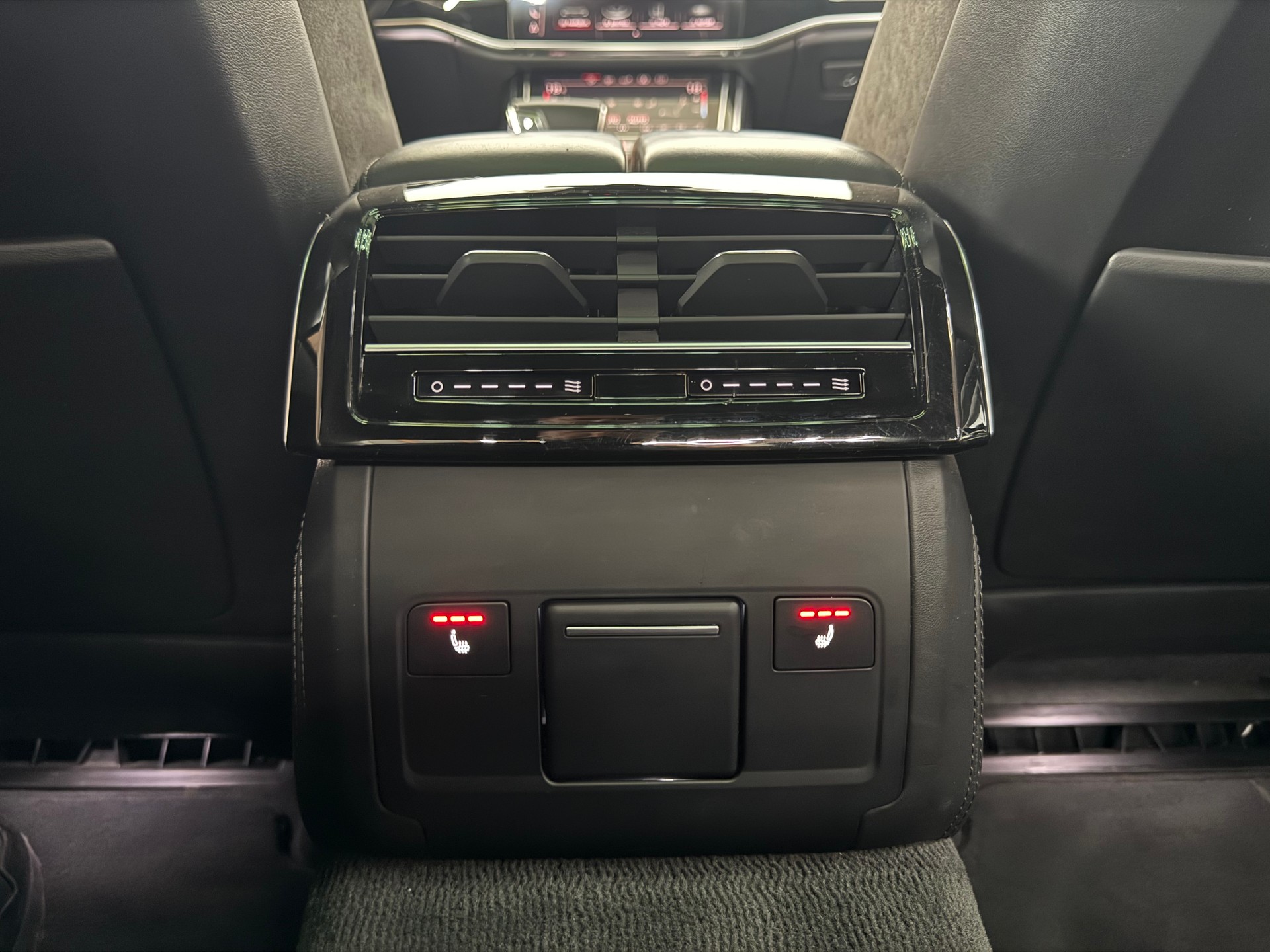 AUDI A8 55 TFSI quattro tiptronic-image-30