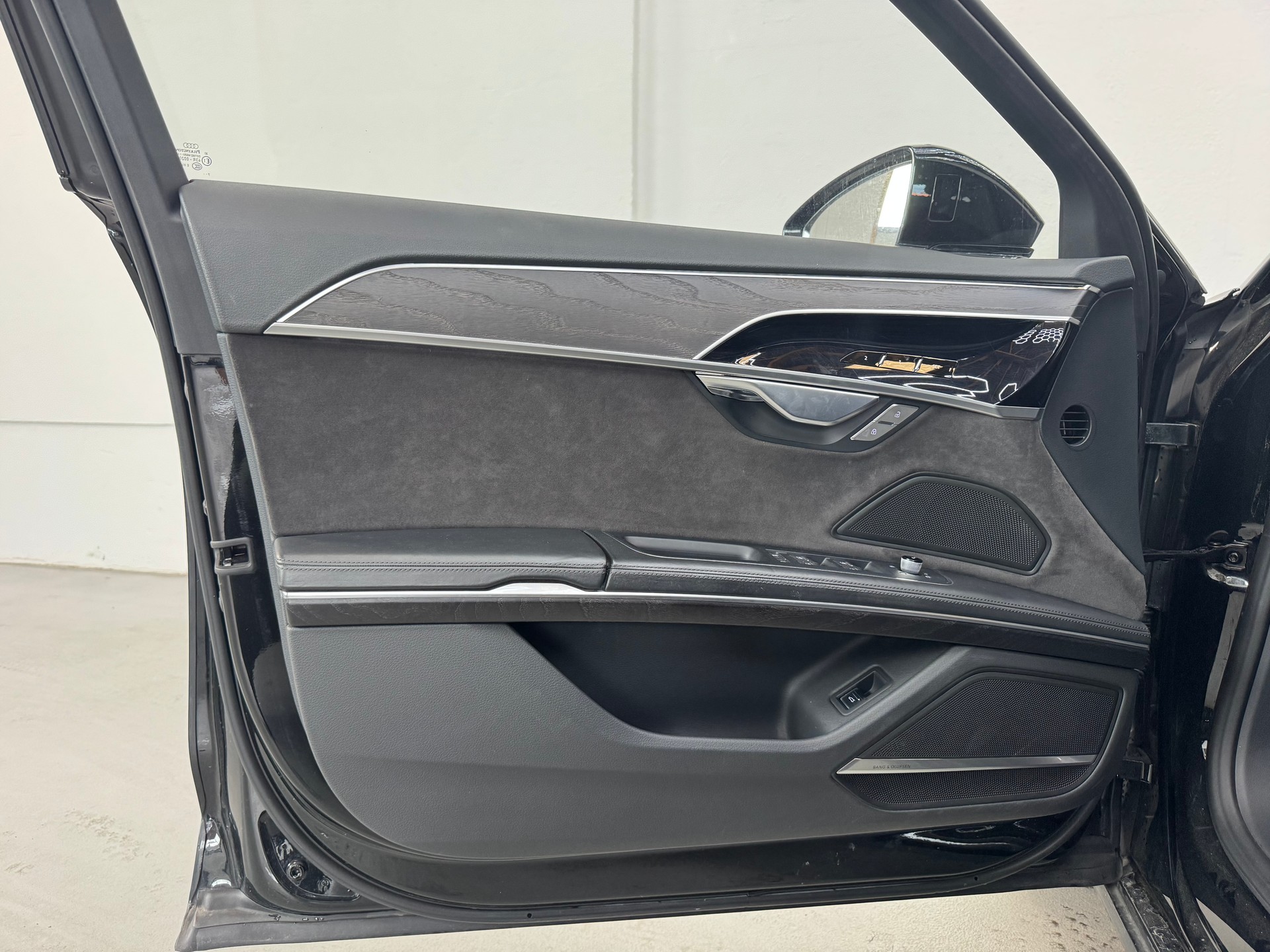 AUDI A8 55 TFSI quattro tiptronic-image-27