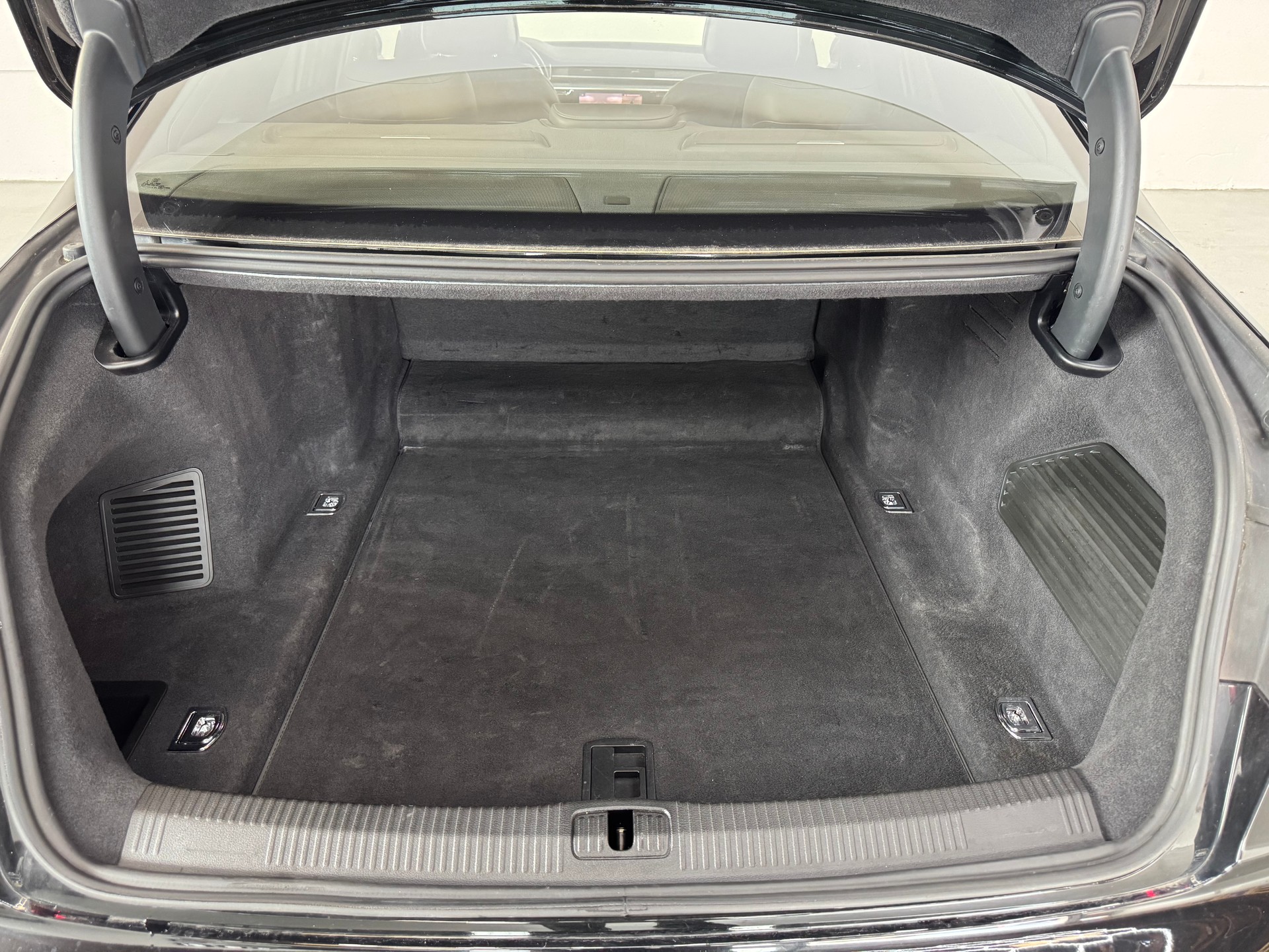 AUDI A8 55 TFSI quattro tiptronic-image-31
