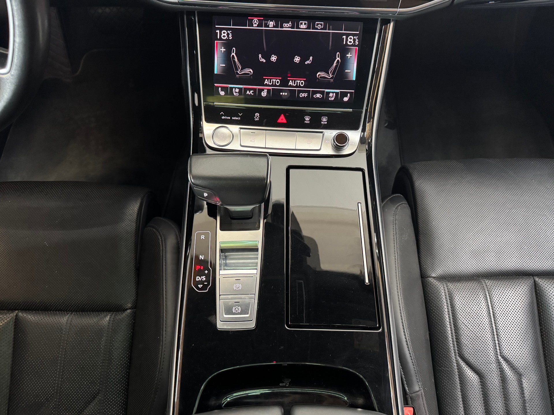 AUDI A8 55 TFSI quattro tiptronic-image-26