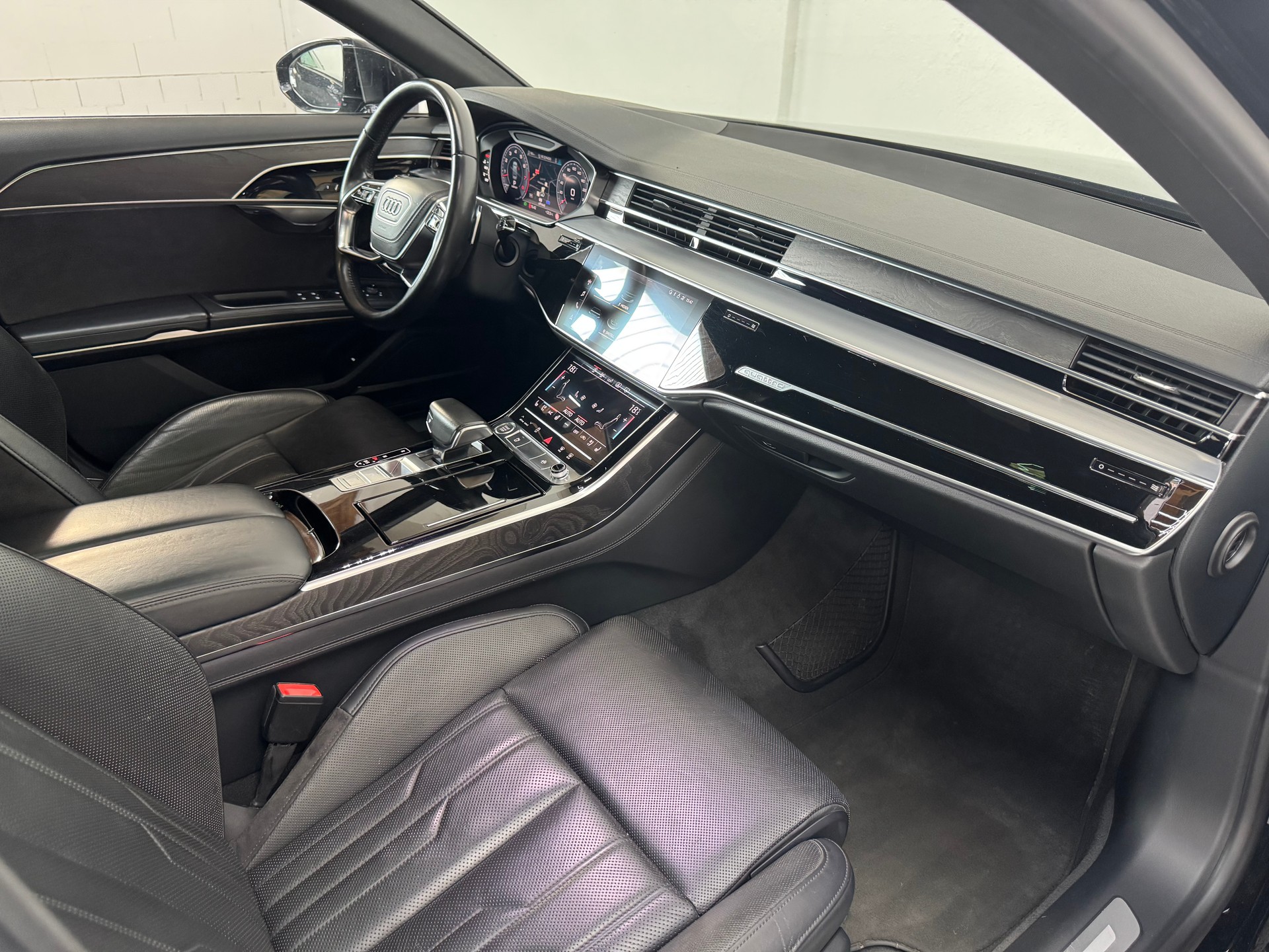 AUDI A8 55 TFSI quattro tiptronic-image-12