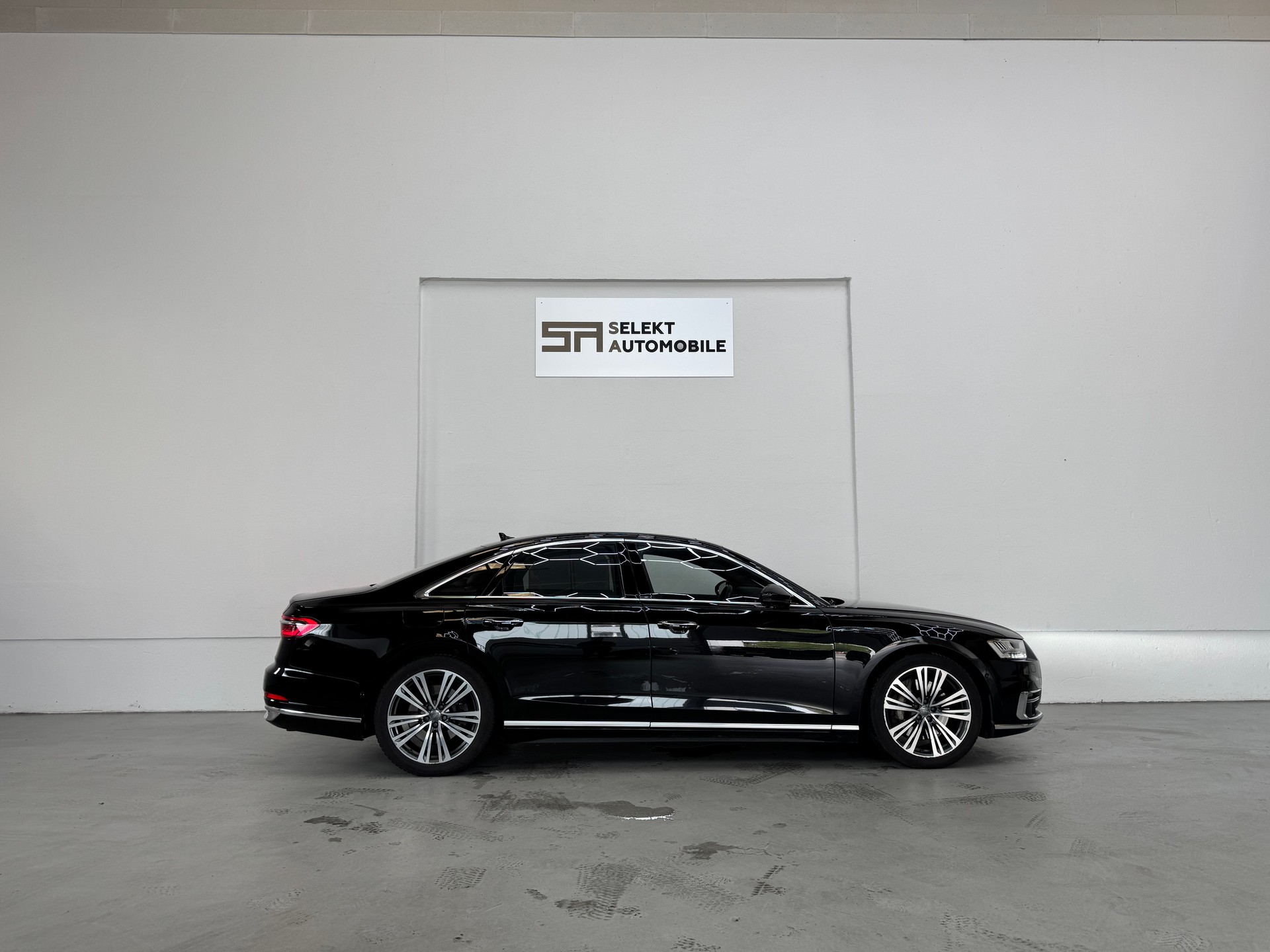 AUDI A8 55 TFSI quattro tiptronic-image-6