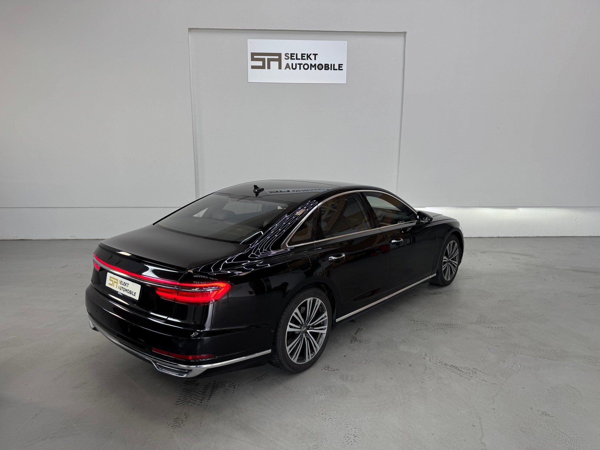 AUDI A8 55 TFSI quattro tiptronic-image-5