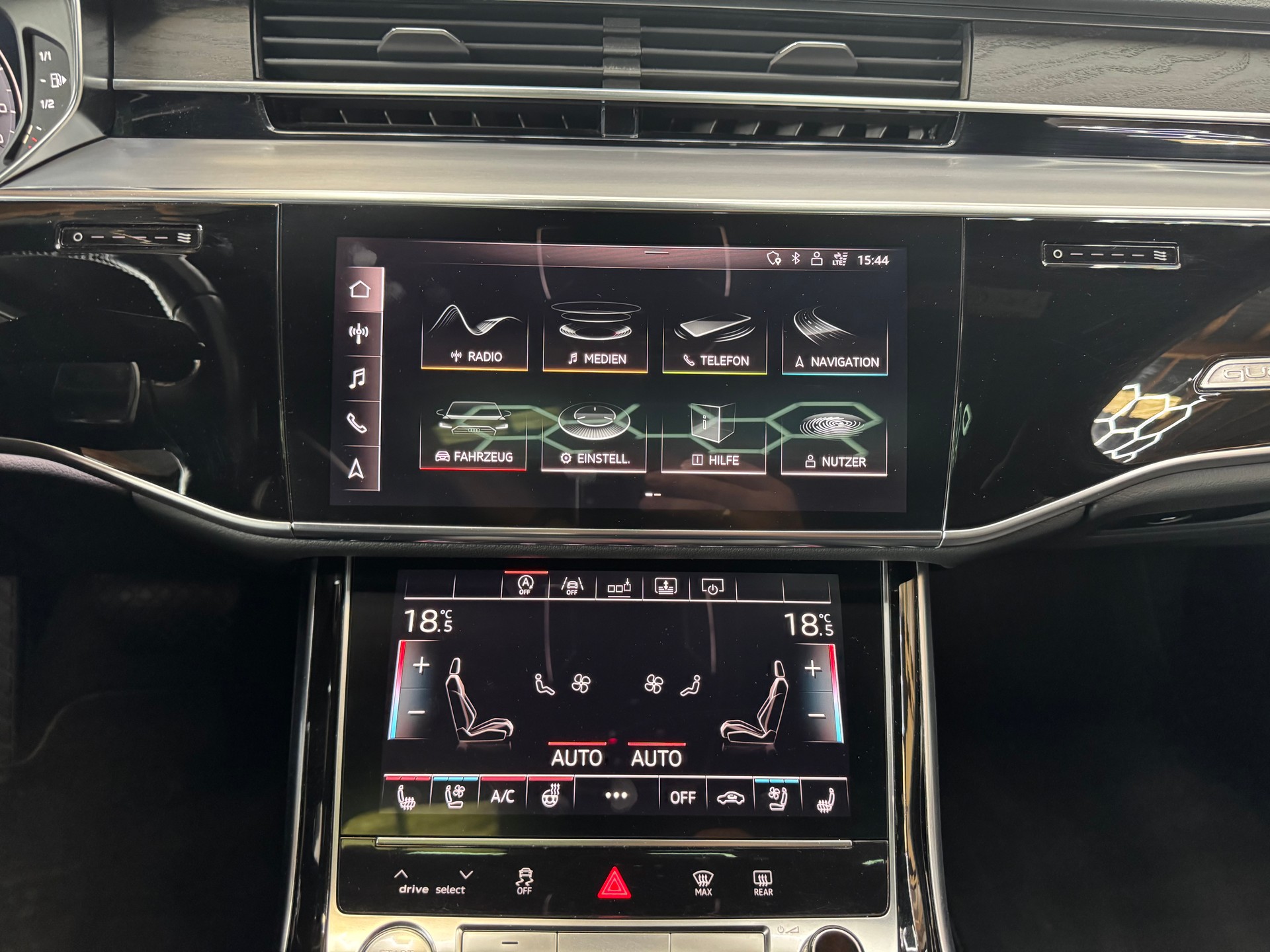 AUDI A8 55 TFSI quattro tiptronic-image-17