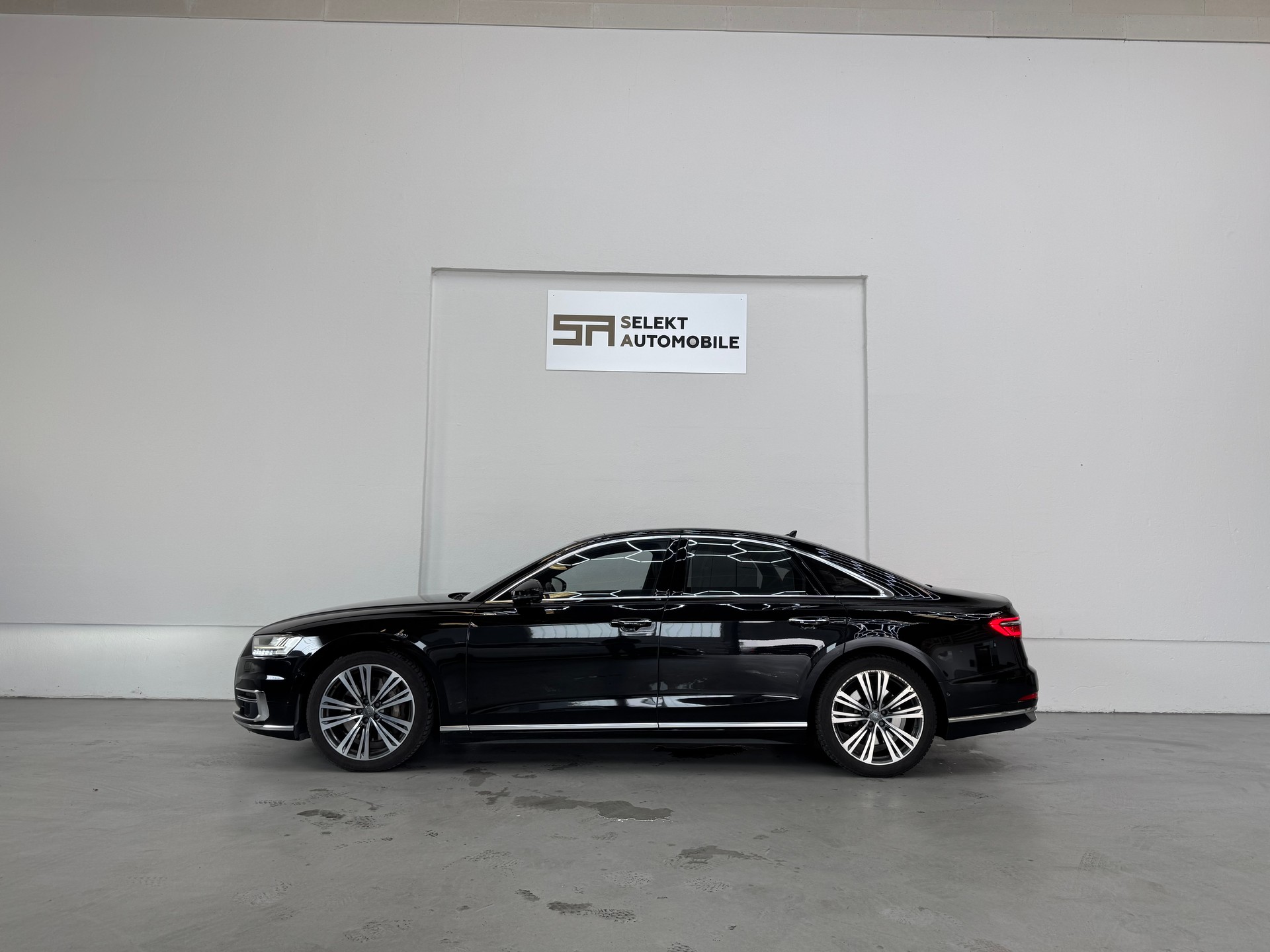 AUDI A8 55 TFSI quattro tiptronic-image-3