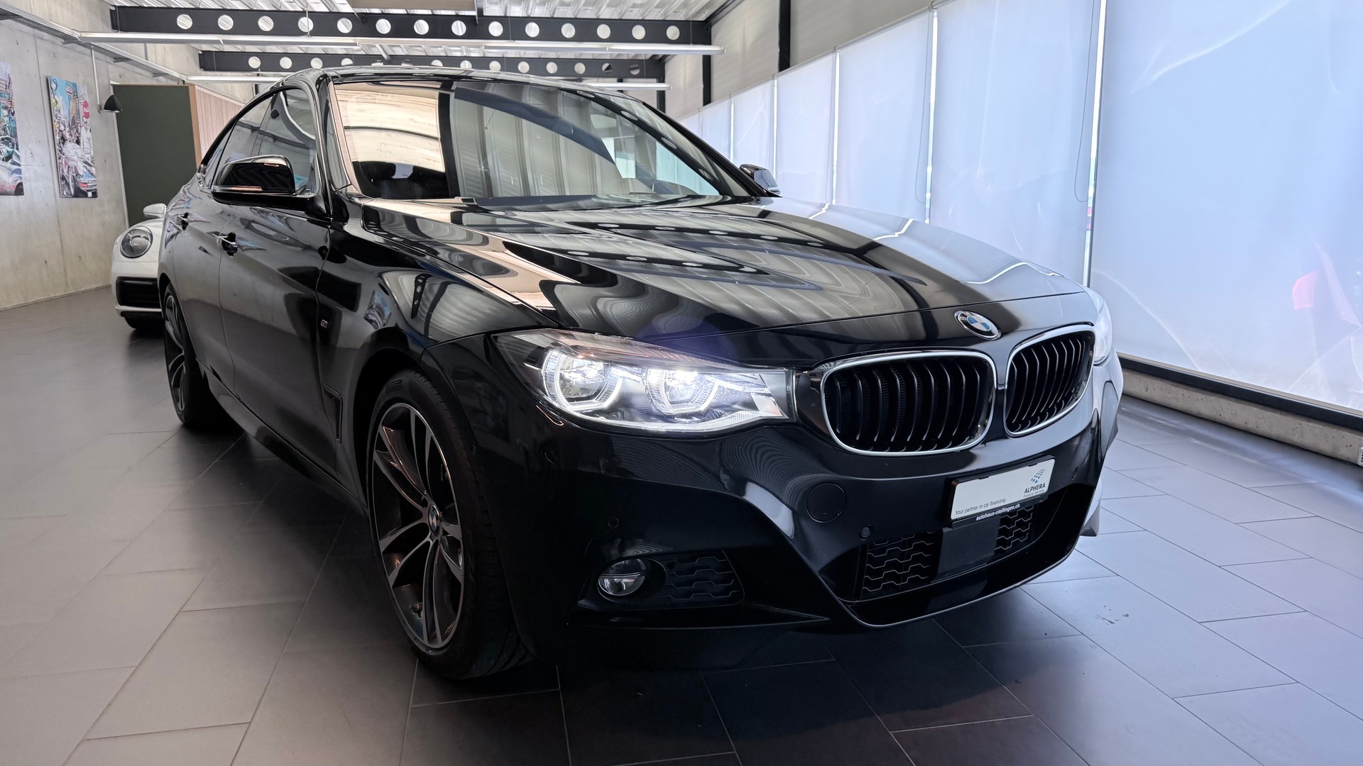 BMW 330i xDrive SAG Gran Turismo-image-2