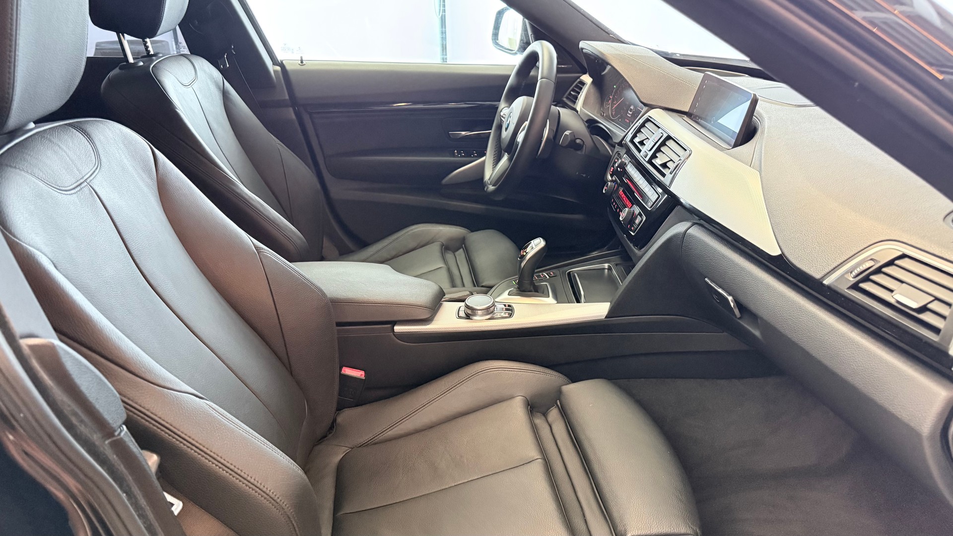 BMW 330i xDrive SAG Gran Turismo-image-25