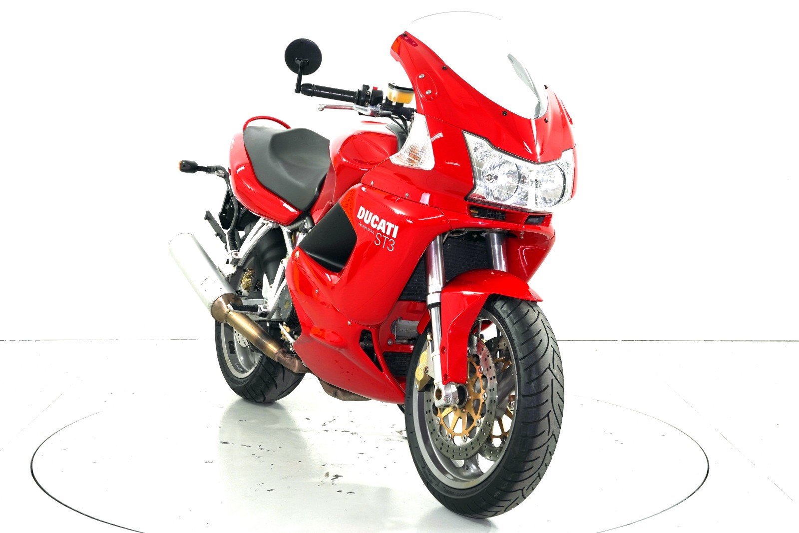 DUCATI ST3-showroom-element-1