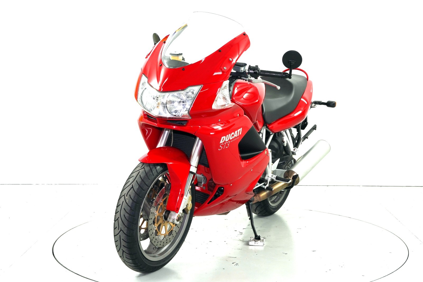 DUCATI ST3-showroom-element-2
