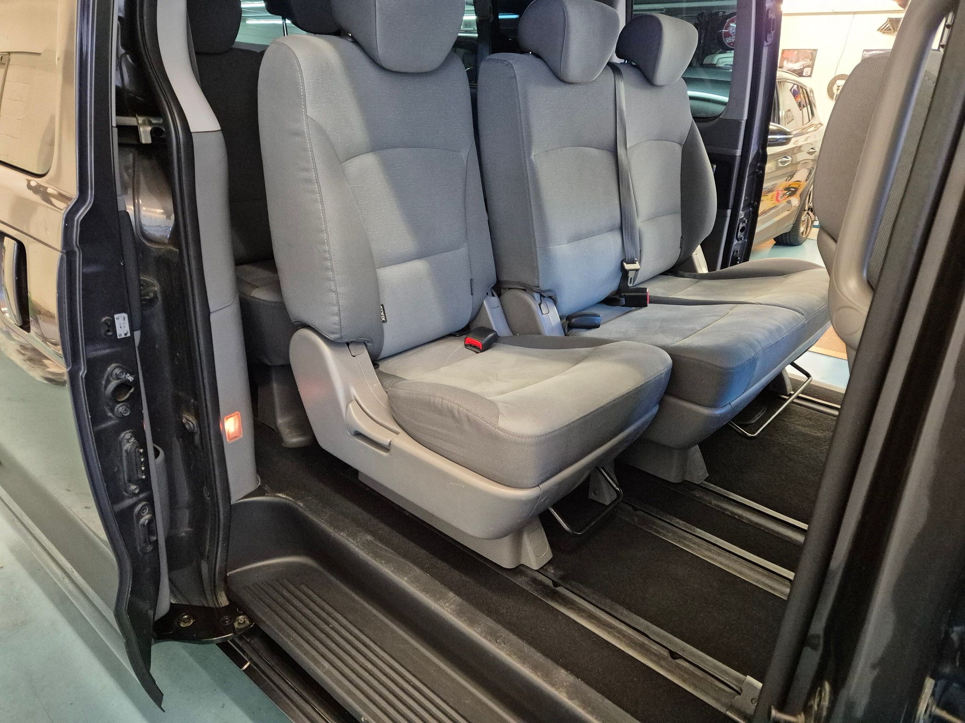HYUNDAI H-1 People 2.5 CRDi-image-4