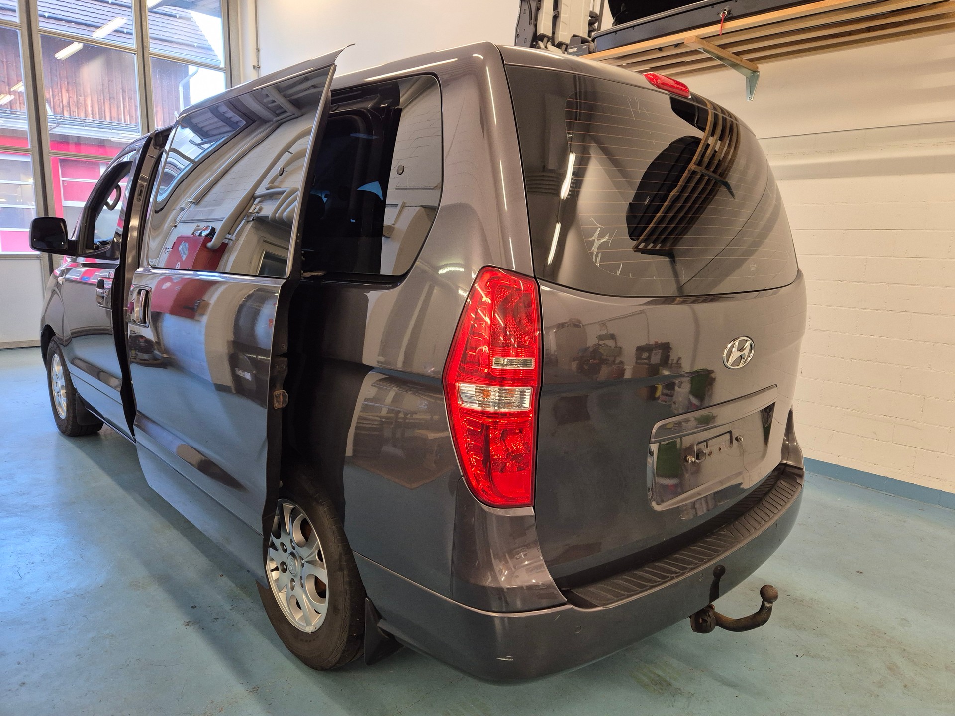 HYUNDAI H-1 People 2.5 CRDi-image-6