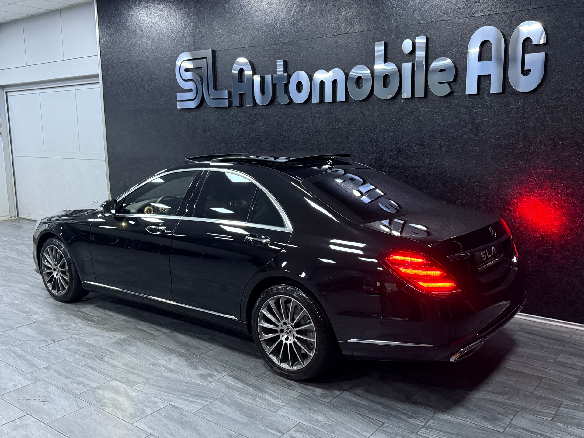 MERCEDES-BENZ S 560 L 4Matic 9G-Tronic-showroom-element-3