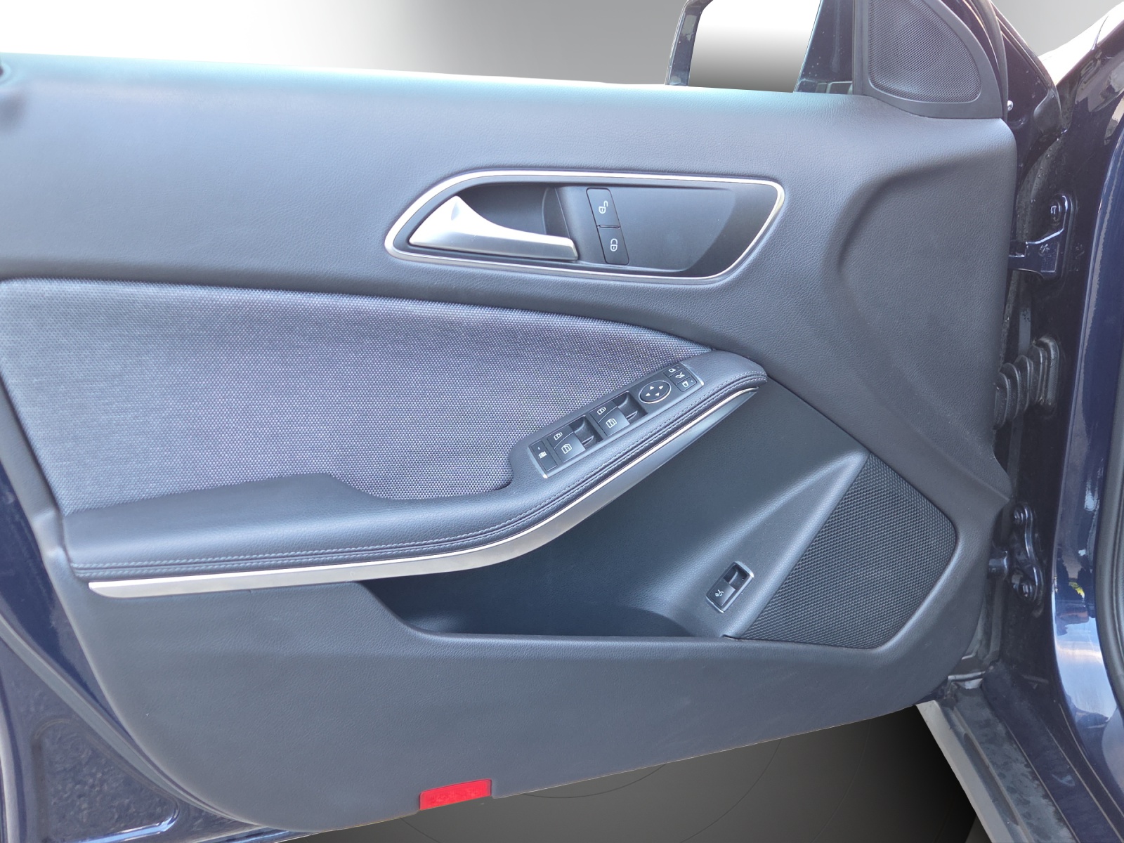 MERCEDES-BENZ GLA 220 4Matic 7G-DCT-image-14