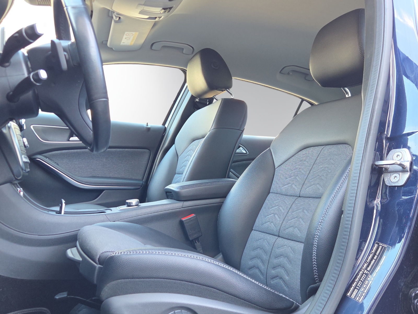 MERCEDES-BENZ GLA 220 4Matic 7G-DCT-image-8