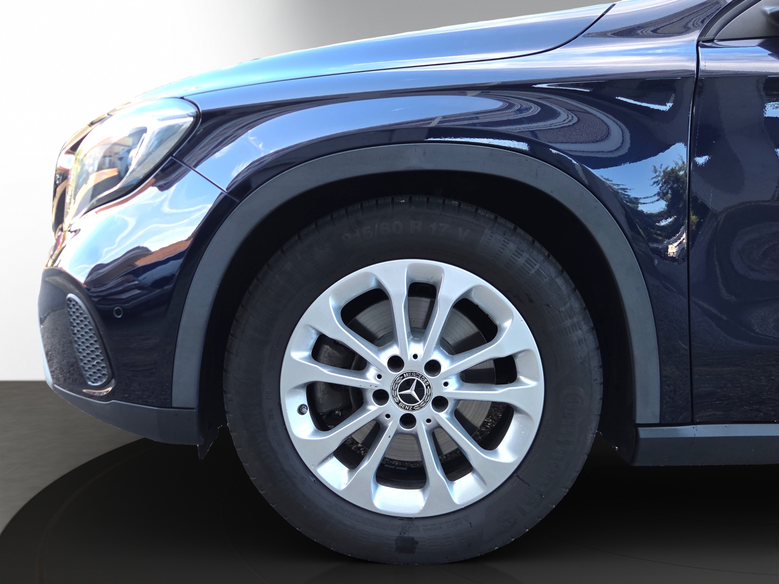 MERCEDES-BENZ GLA 220 4Matic 7G-DCT-image-3