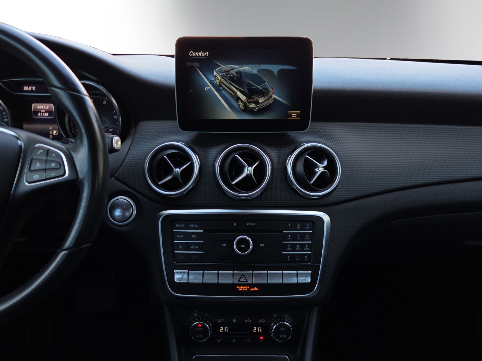 MERCEDES-BENZ GLA 220 4Matic 7G-DCT-image-12